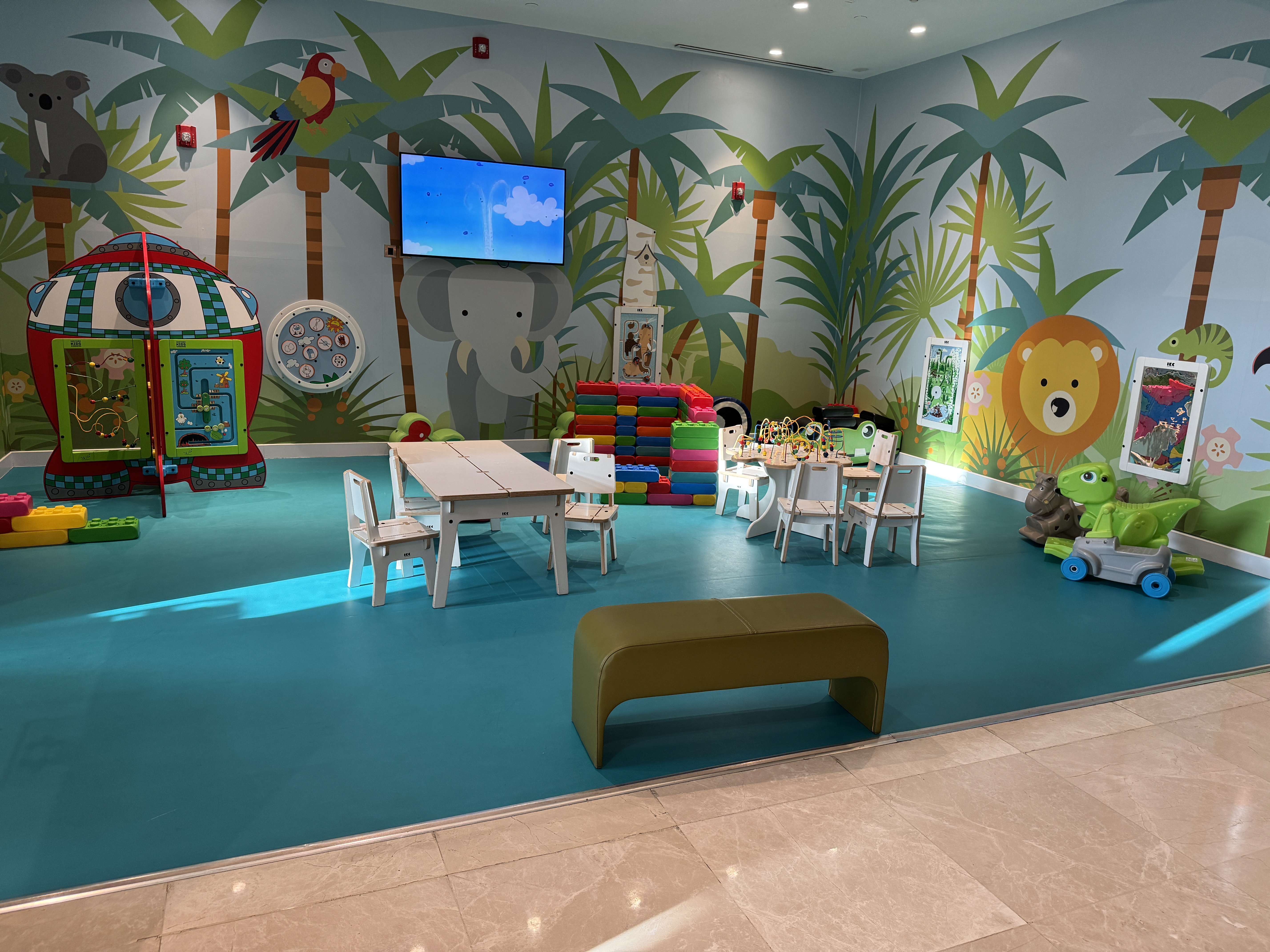 Primeclass Lounge MCT kids area