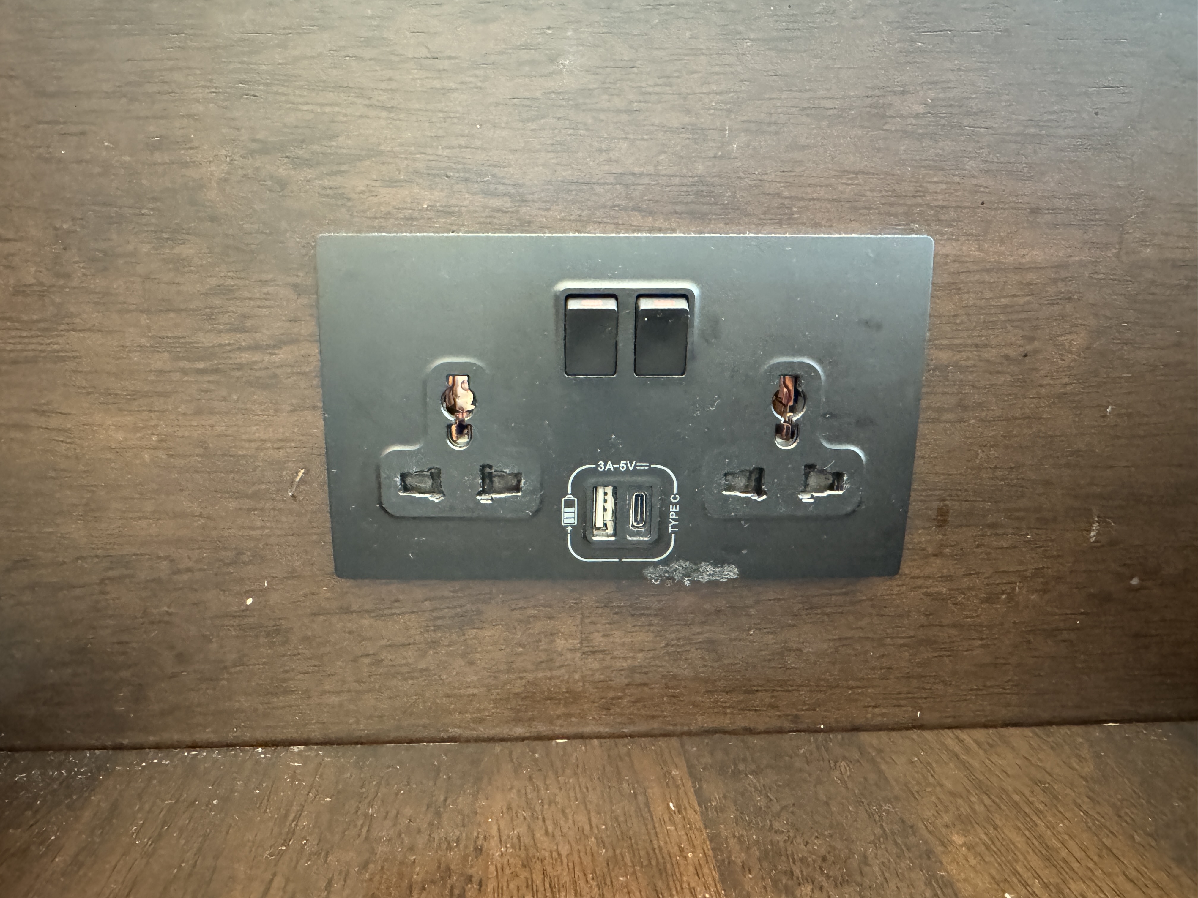 Primeclass Lounge MCT outlet
