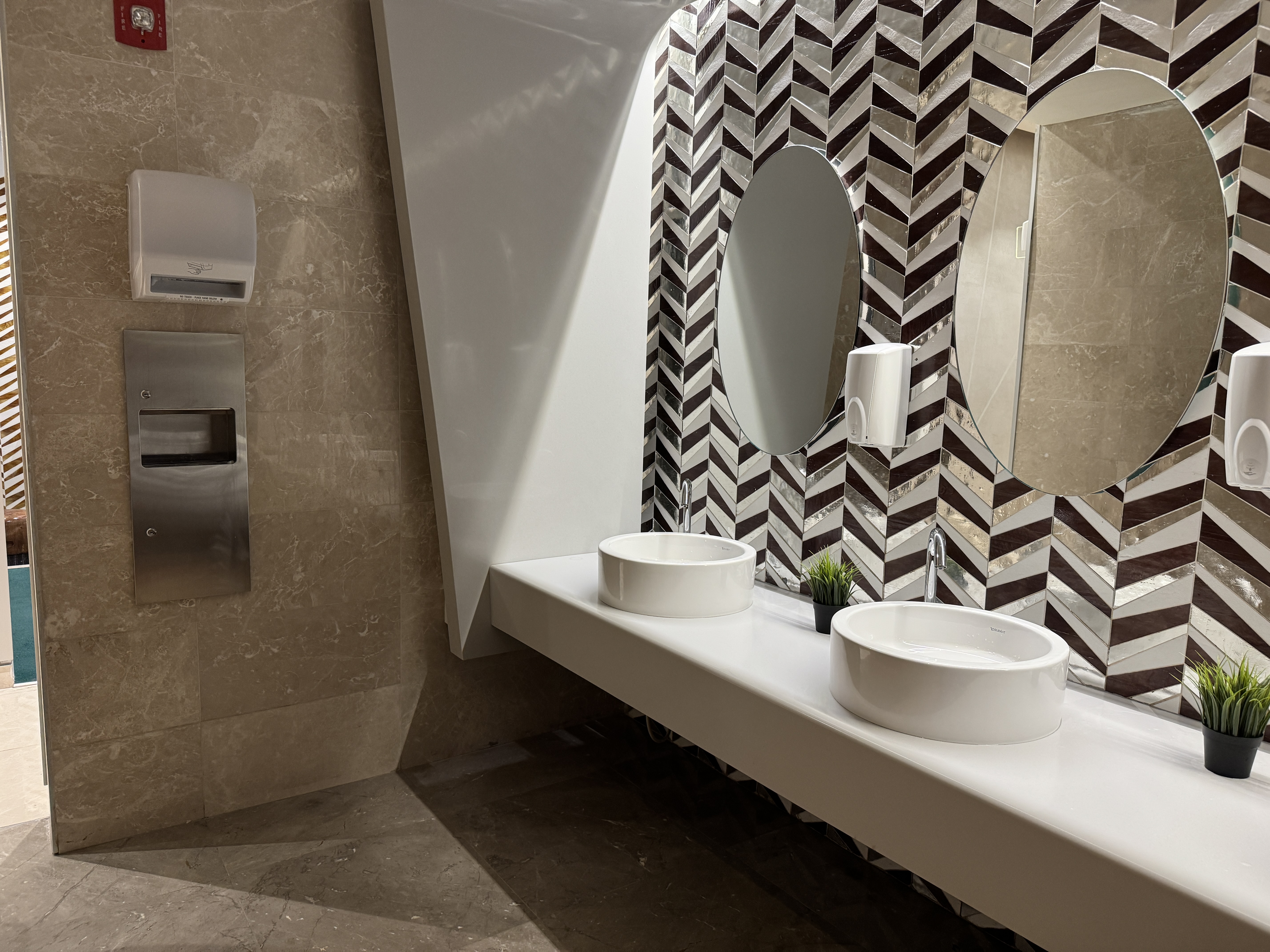Primeclass Lounge MCT restroom sinks