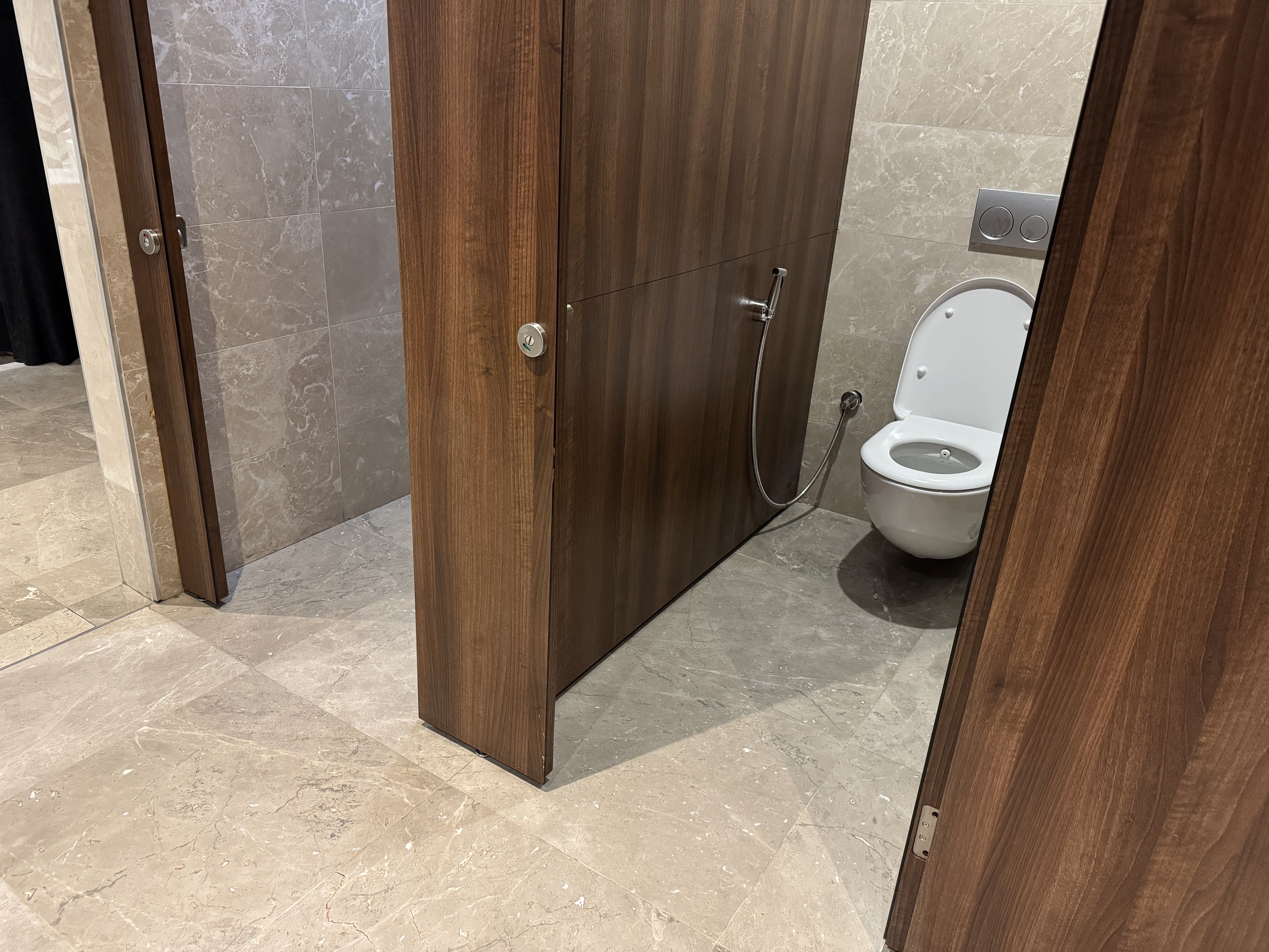 Primeclass Lounge MCT restrooms