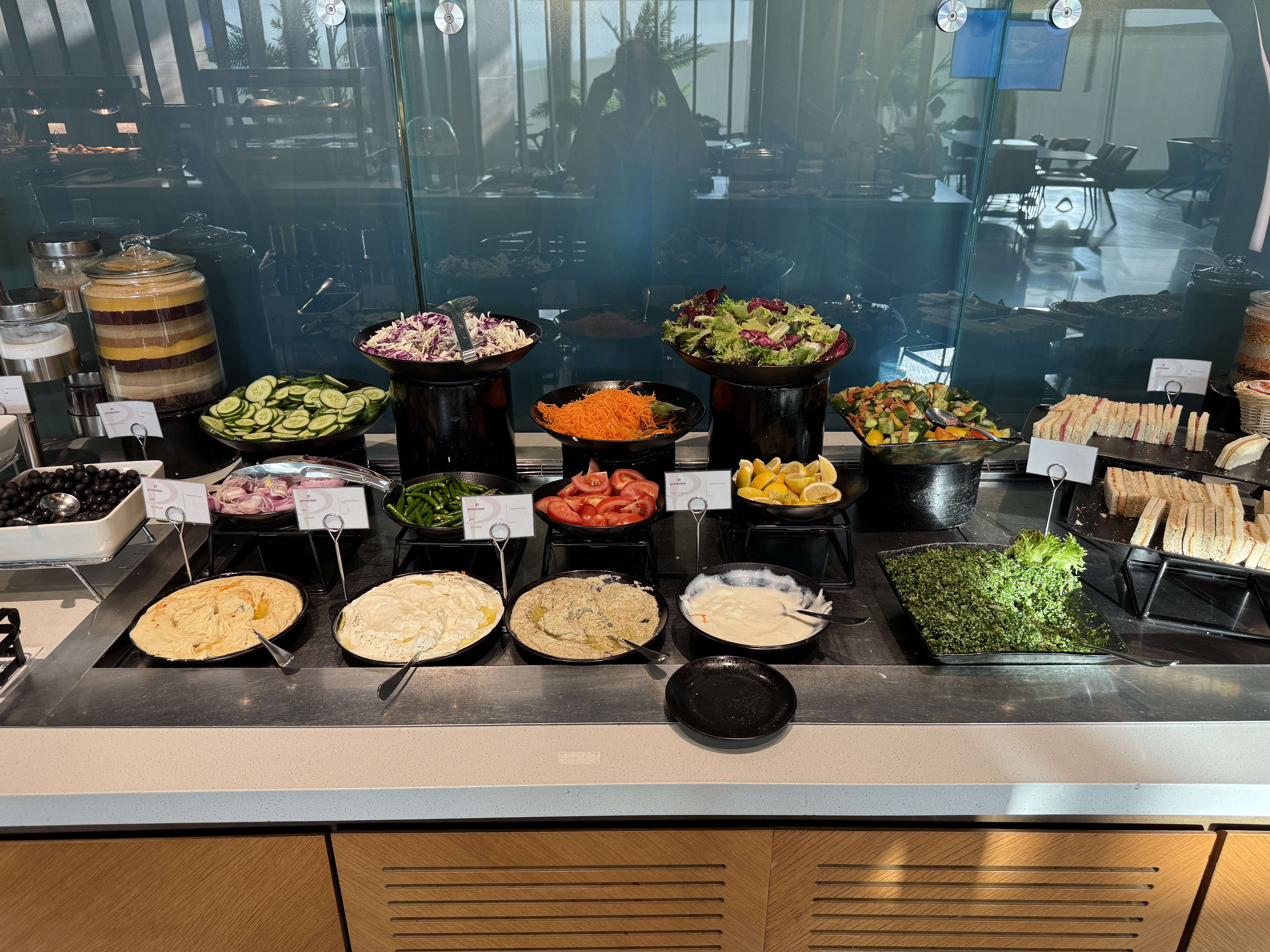 Primeclass Lounge MCT salad bar