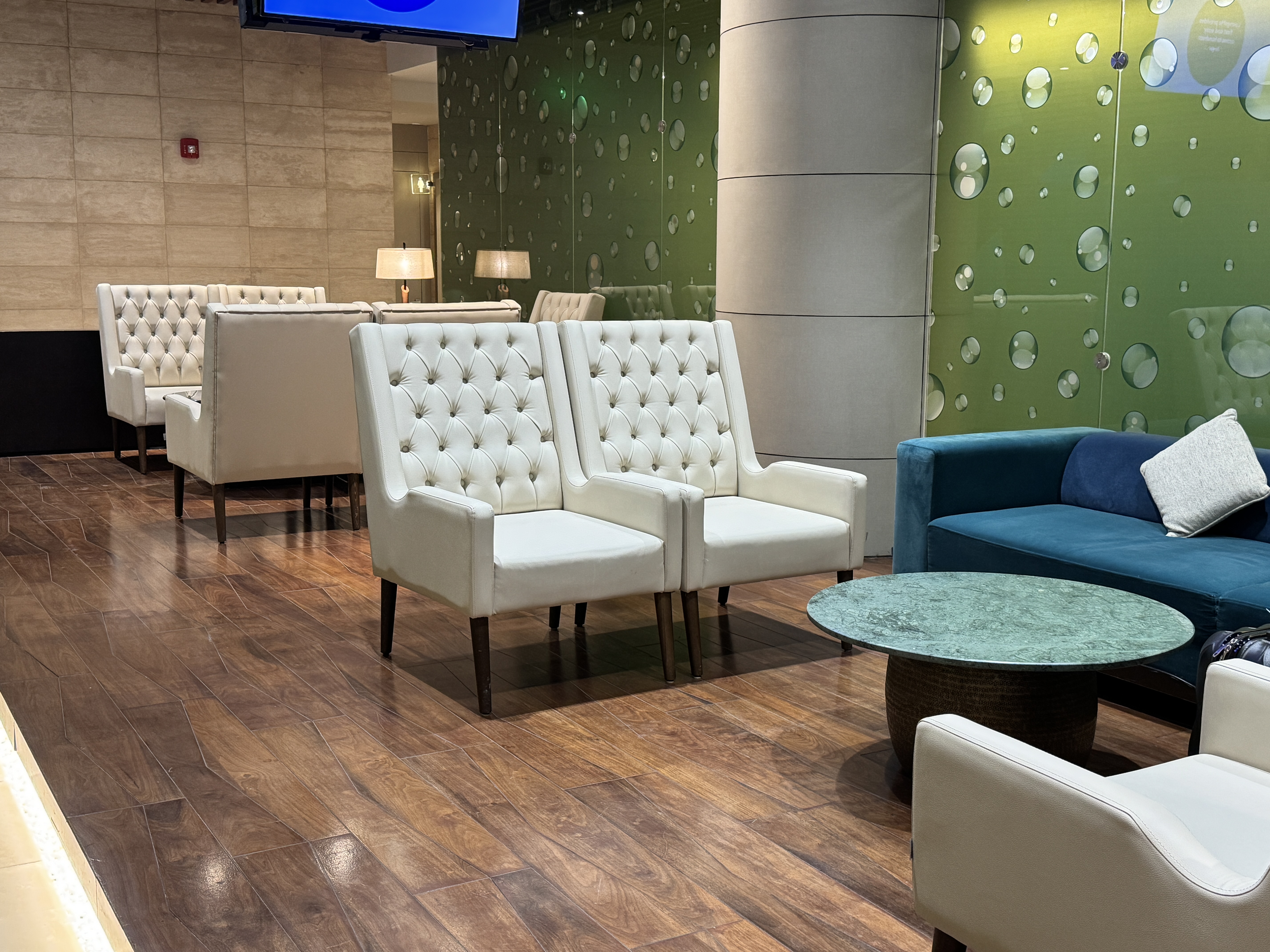 Primeclass Lounge MCT seating near spa