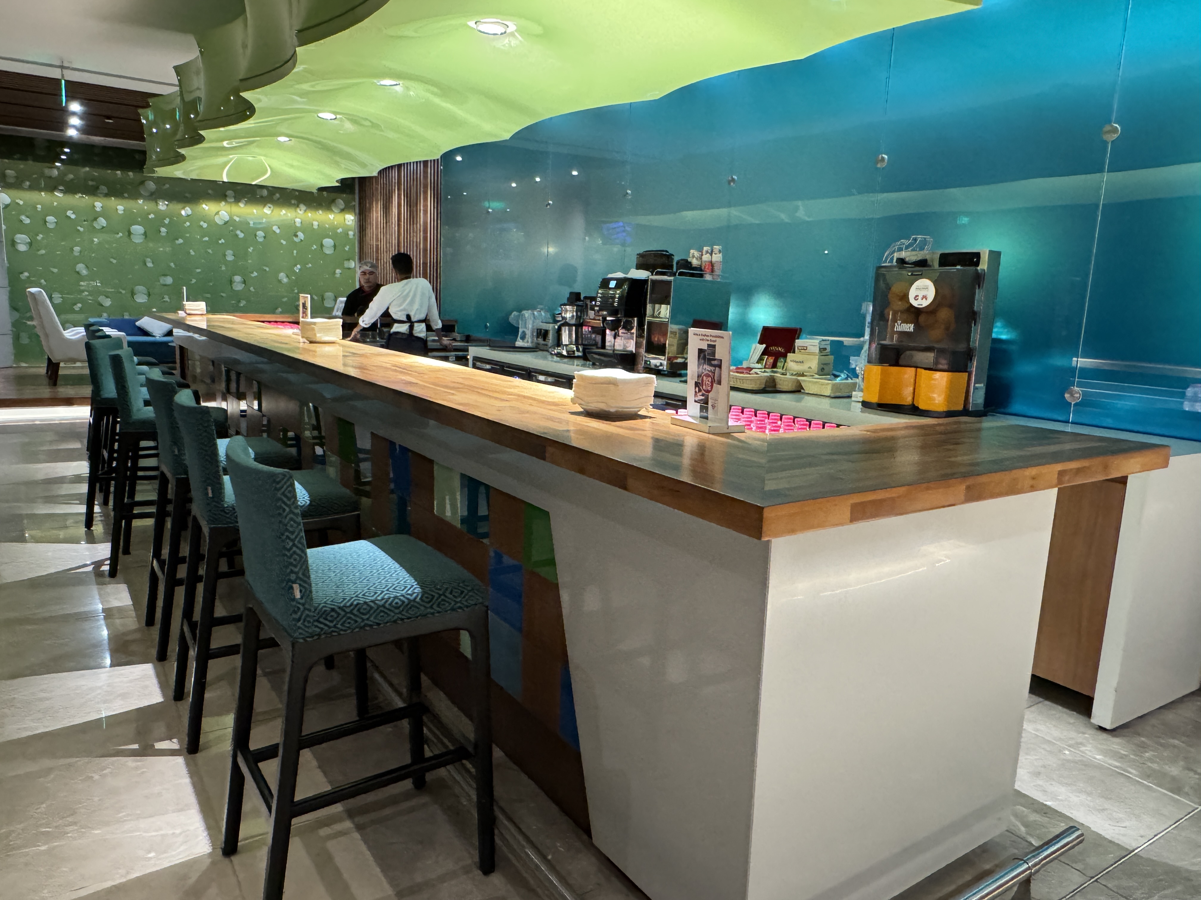 Primeclass Lounge MCT secondary bar