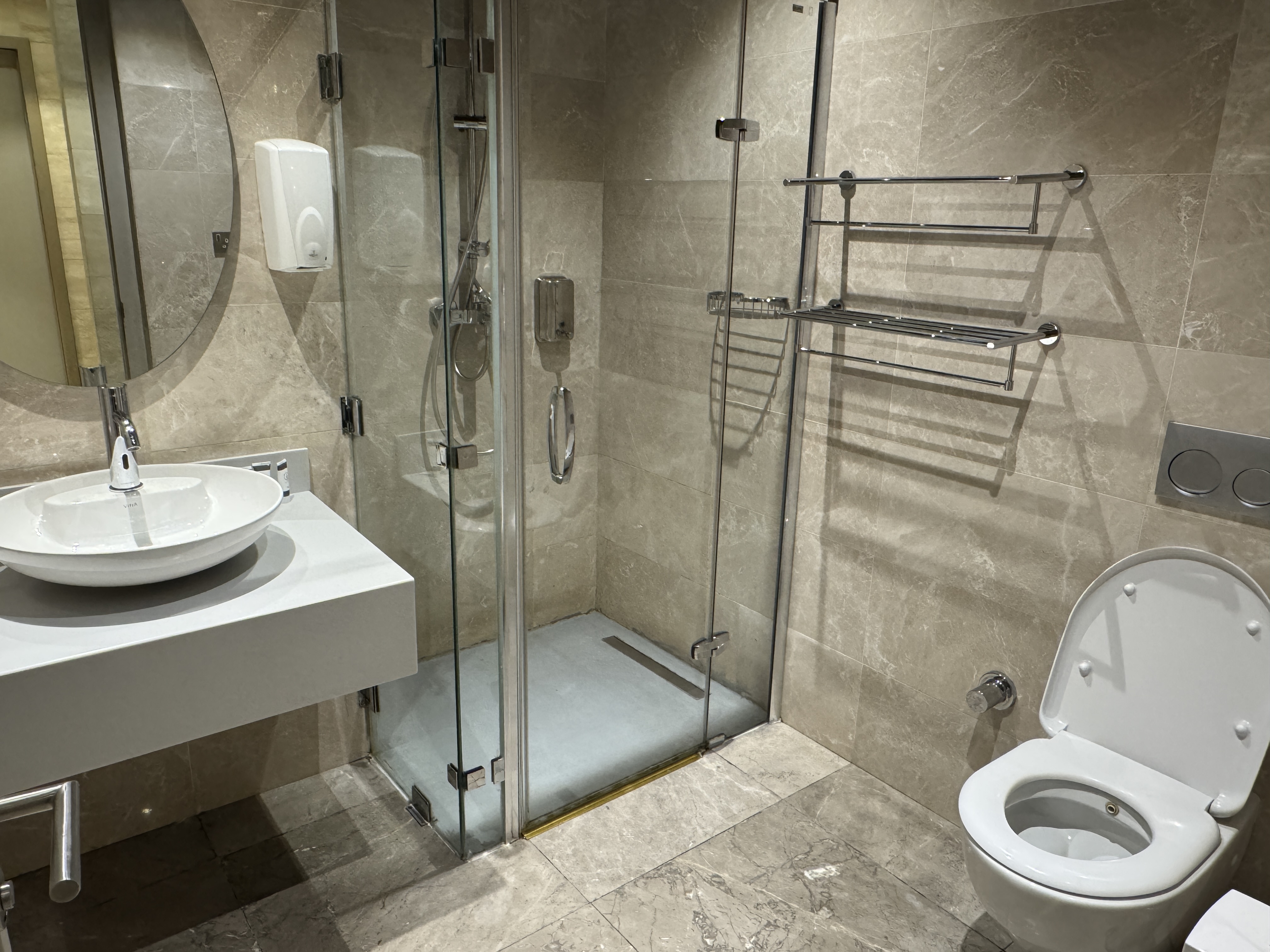 Primeclass Lounge MCT shower