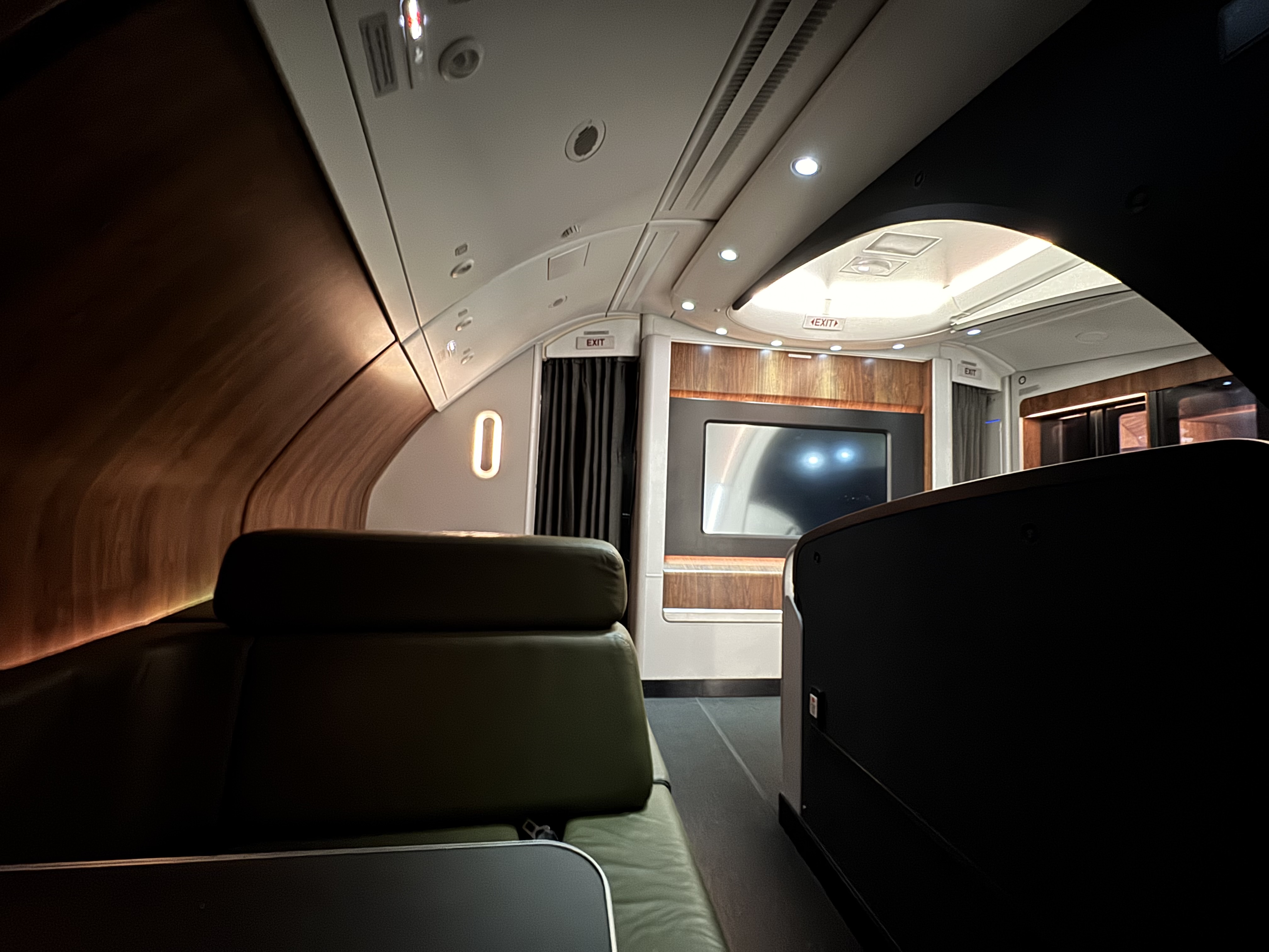 Qantas Business Class A380 Lounge