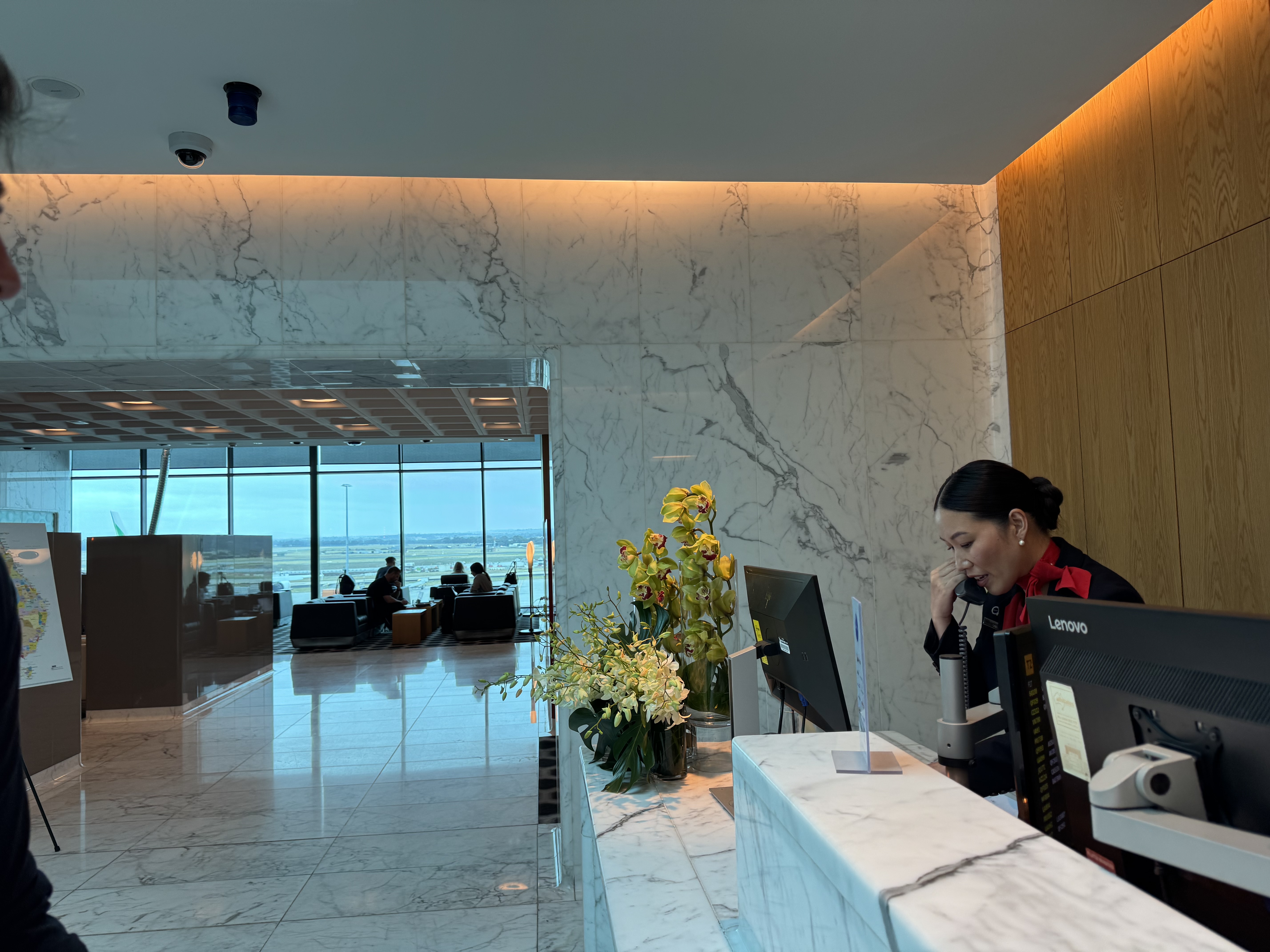 Qantas Business Class Lounge Check In