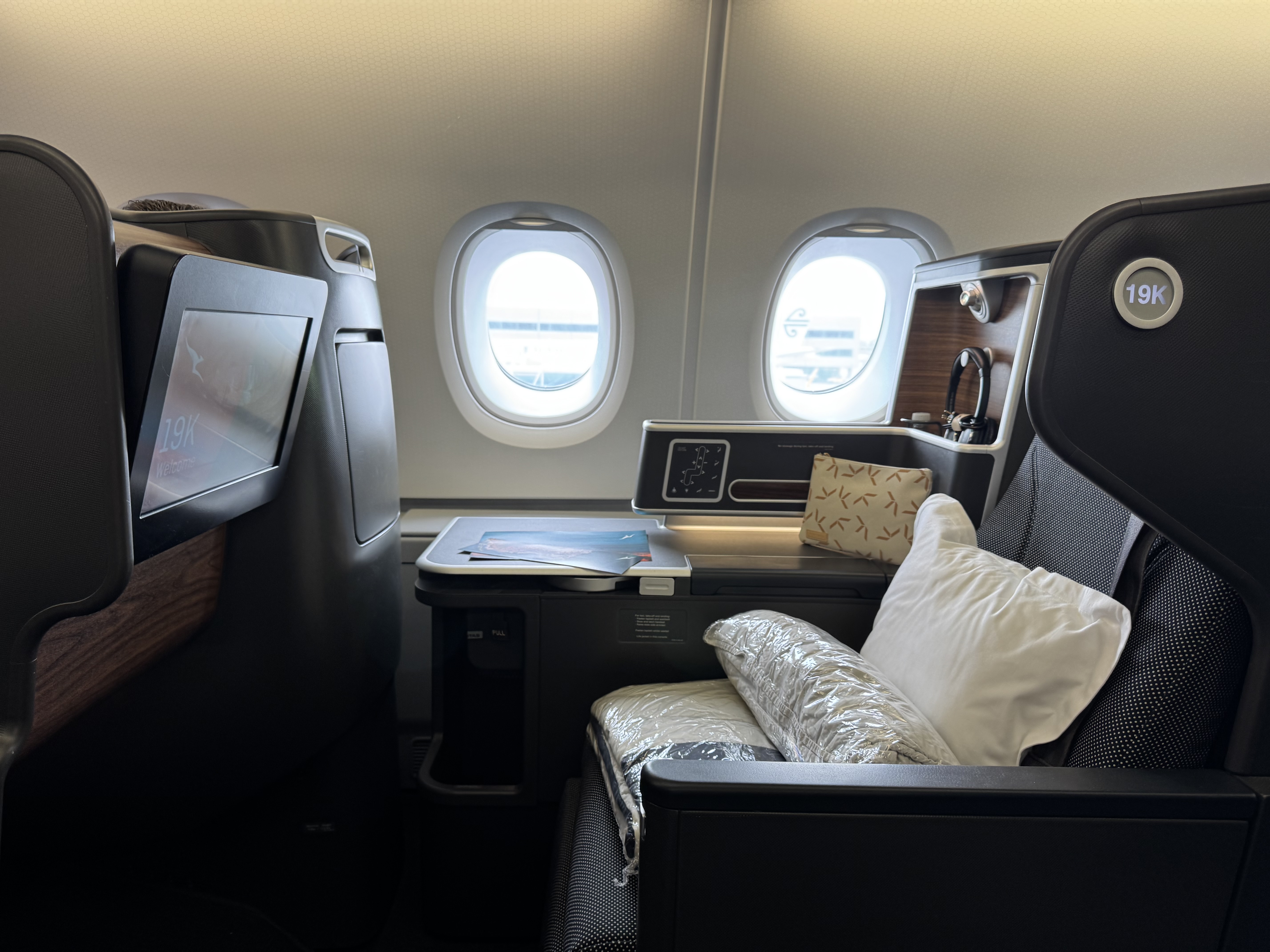 Qantas Business Class Window Seat Pod