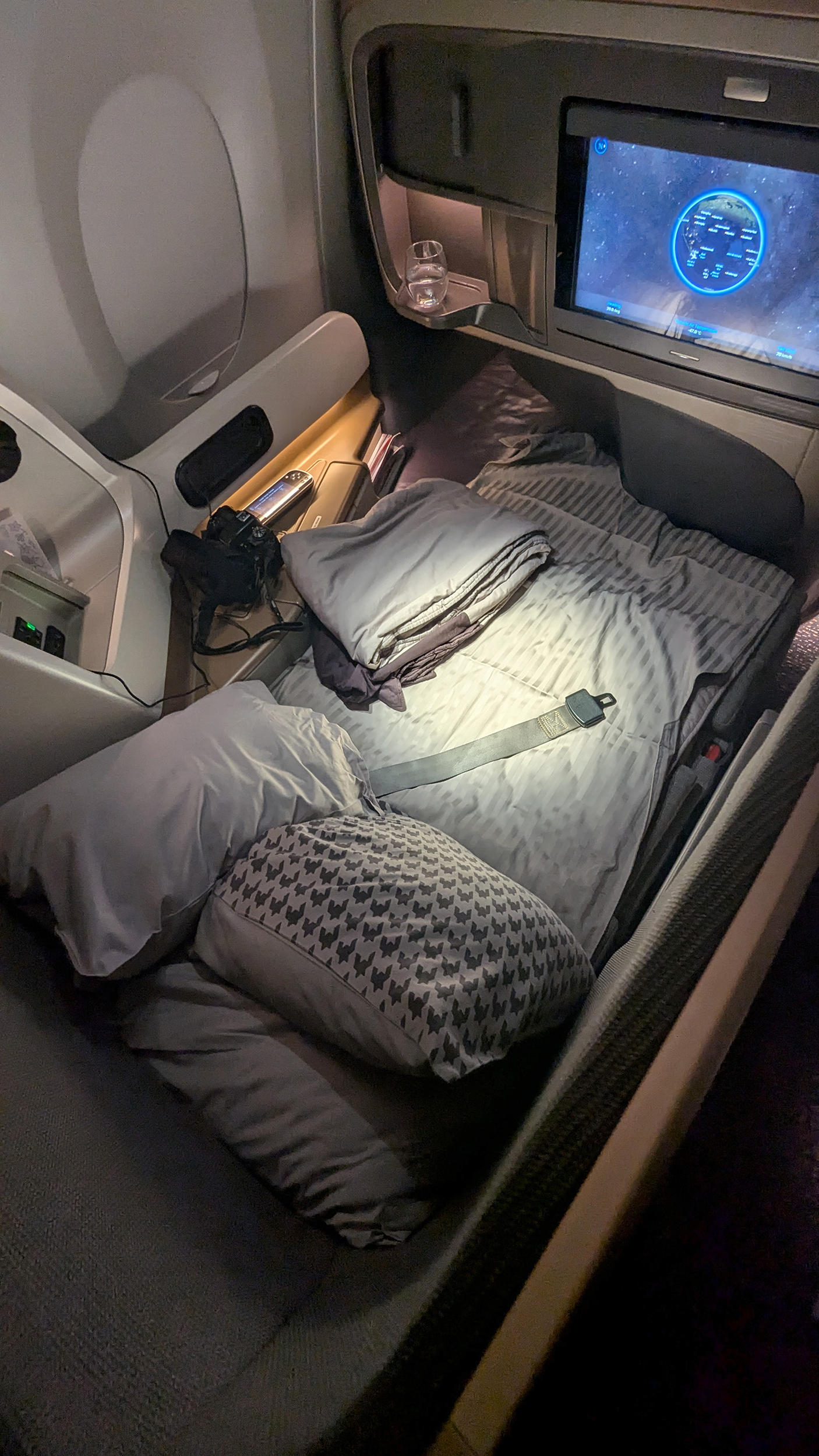 Singapore Airlines A350ULR business class bed vertical