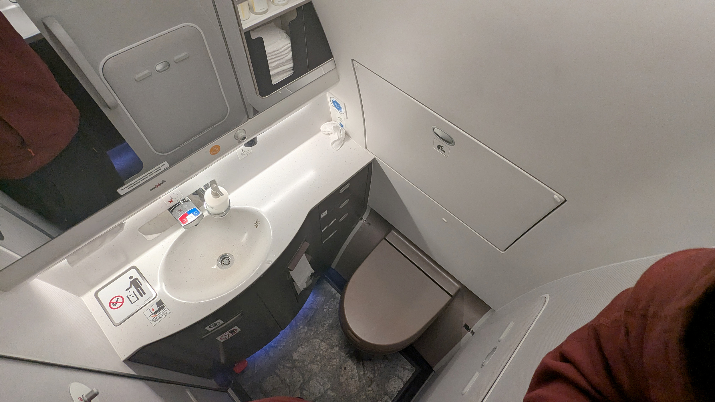 Singapore Airlines A350ULR business class front bathroom