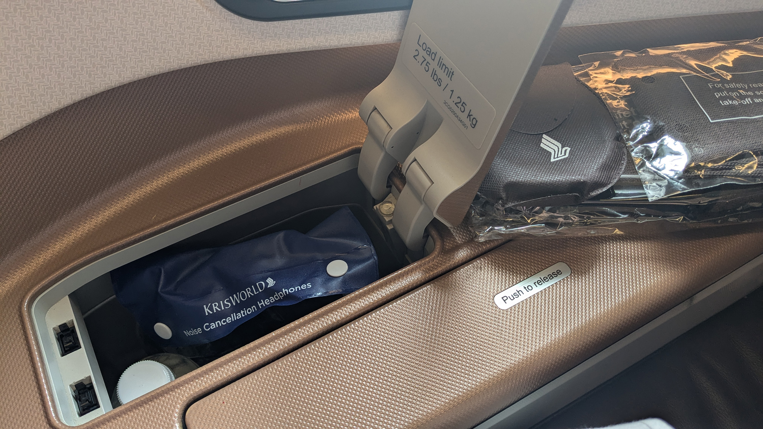 Singapore Airlines A350ULR business class seat goodies