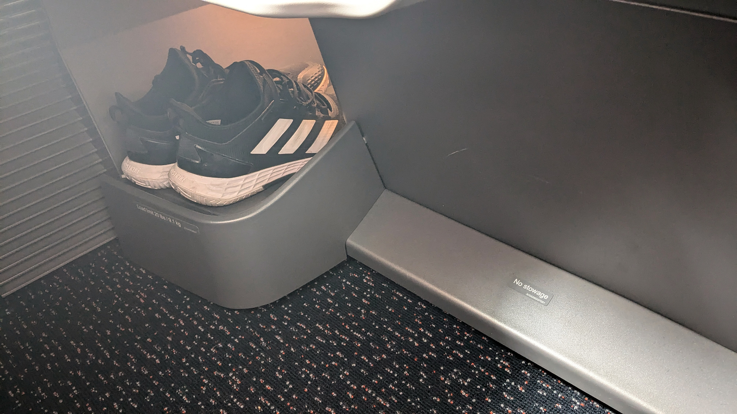 Singapore Airlines A350ULR business class seat shoe storage