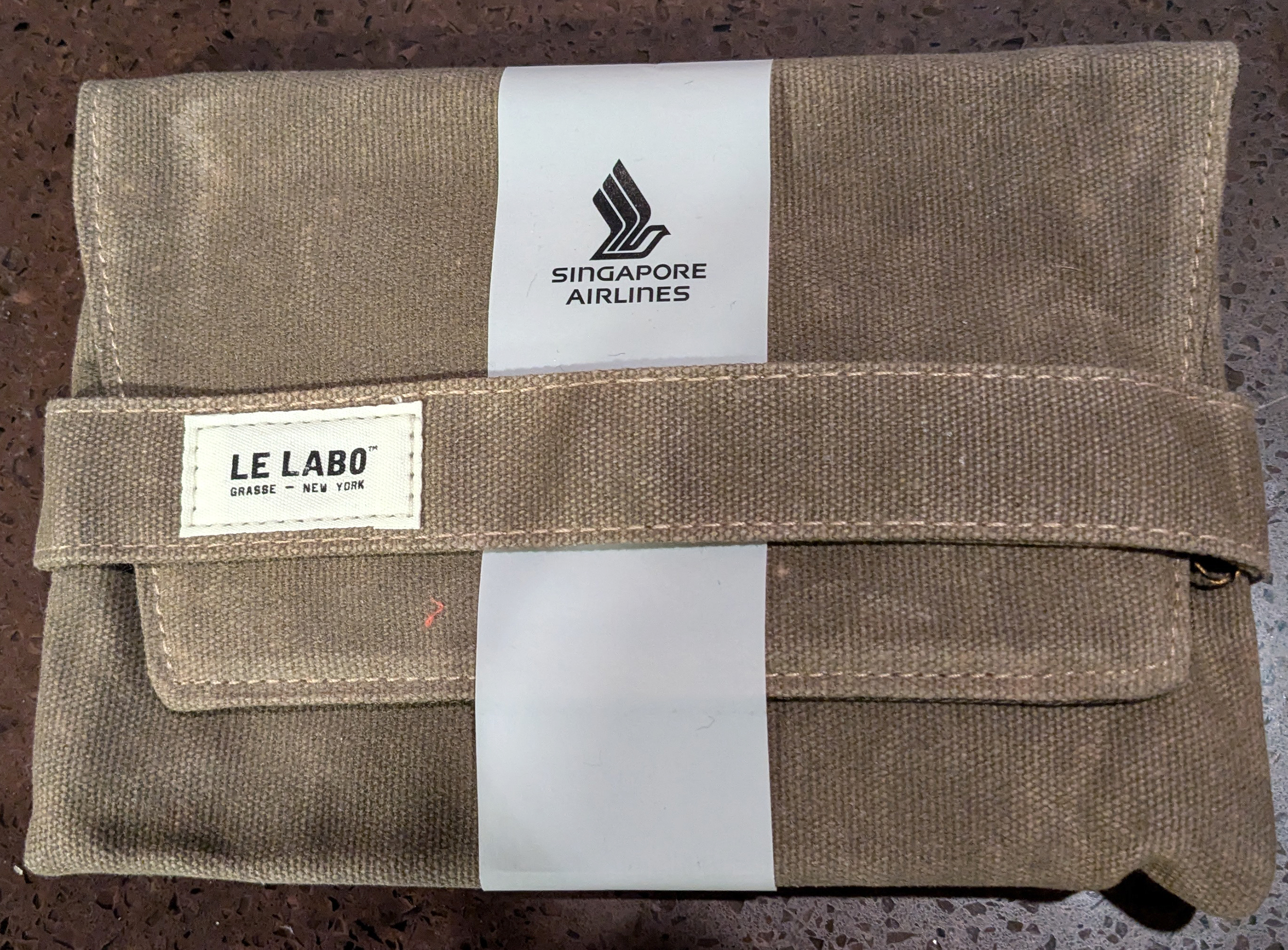 Singapore Airlines SQ24 amenity kit