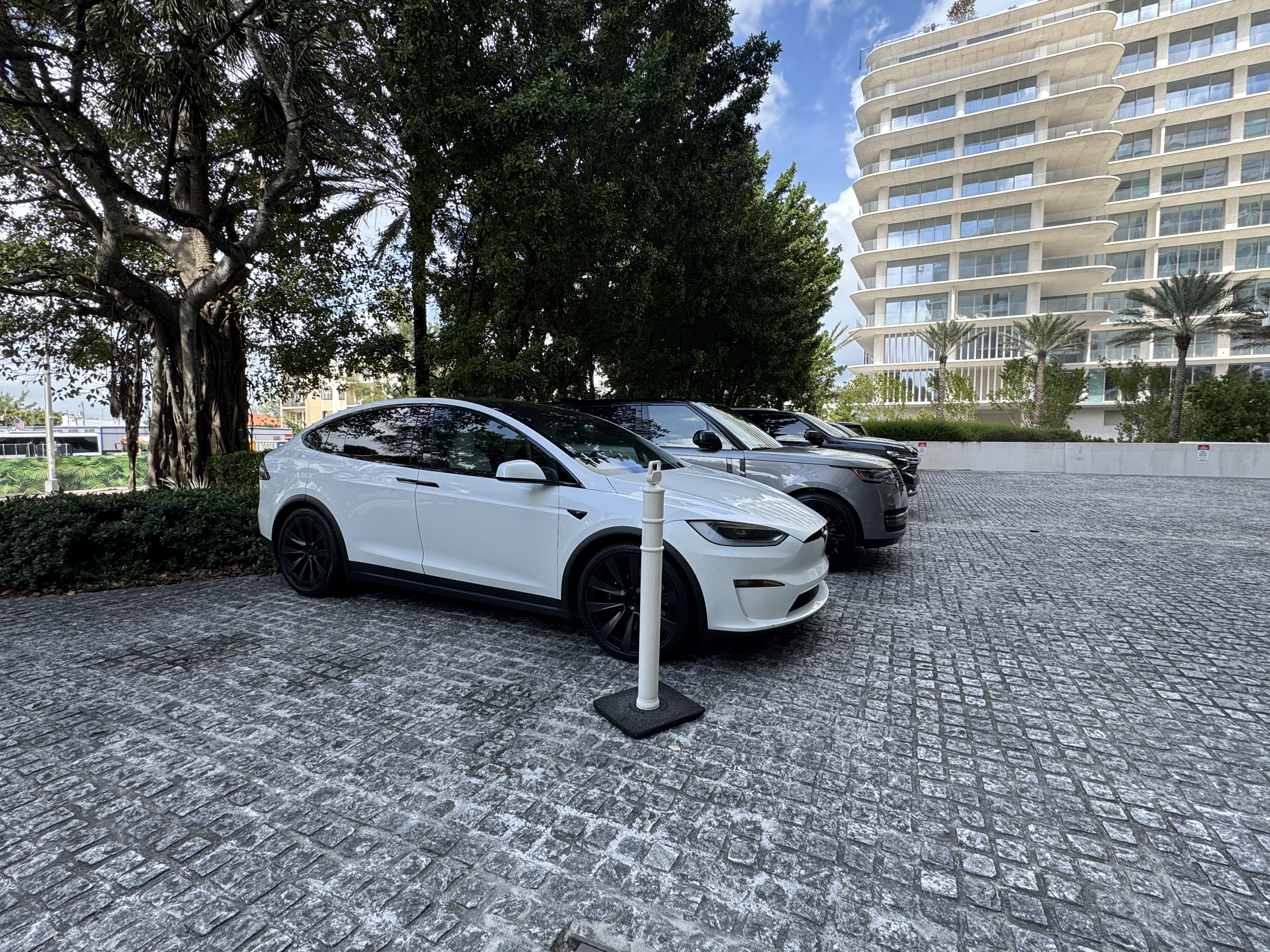 Tesla House Car Four Seasons Surf Club Tesla House Car Four Seasons Surf Club