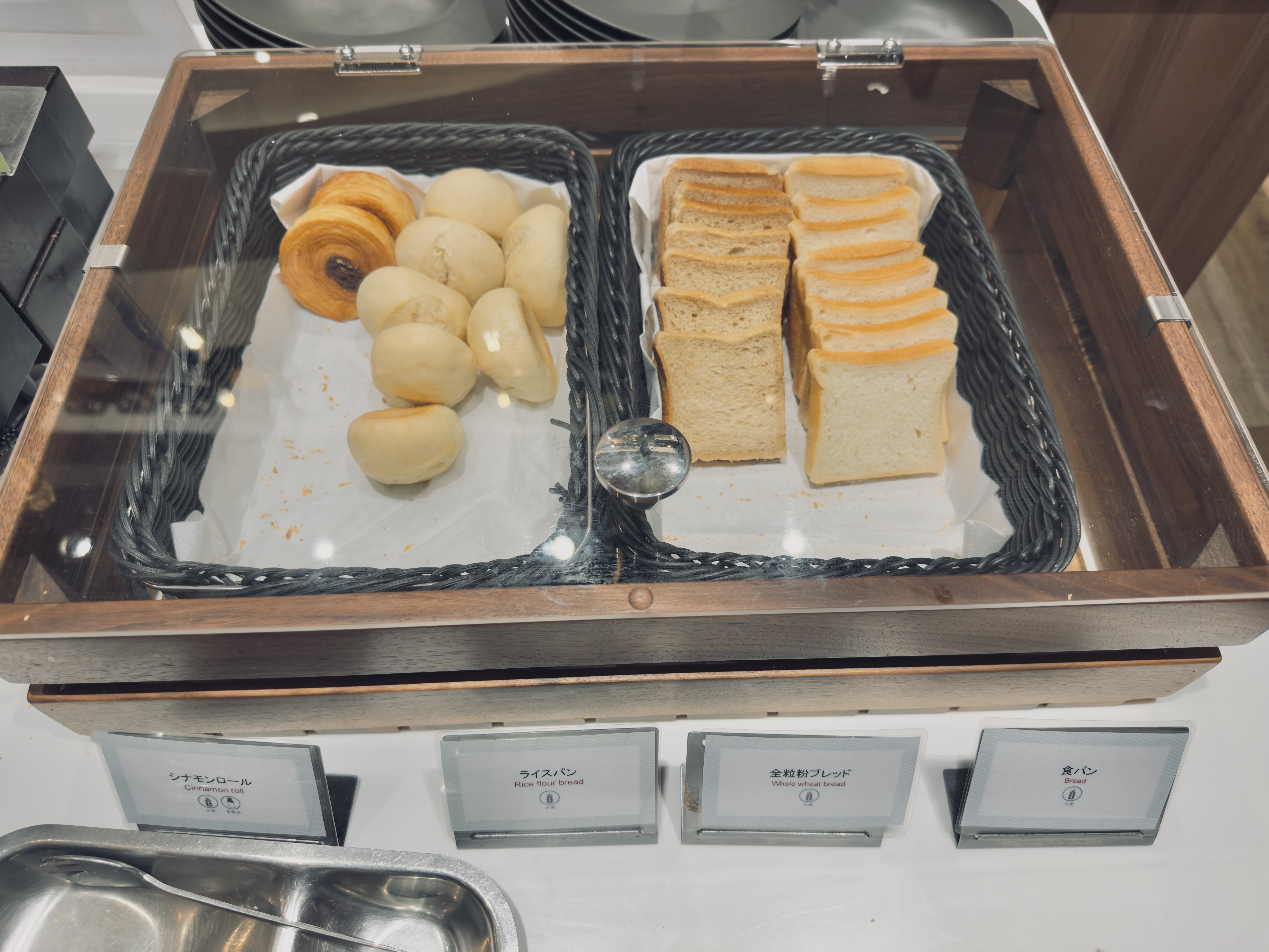 ANA Crowne Plaza Nagoya breakfast buffet bread ANA Crowne Plaza Nagoya breakfast buffet bread