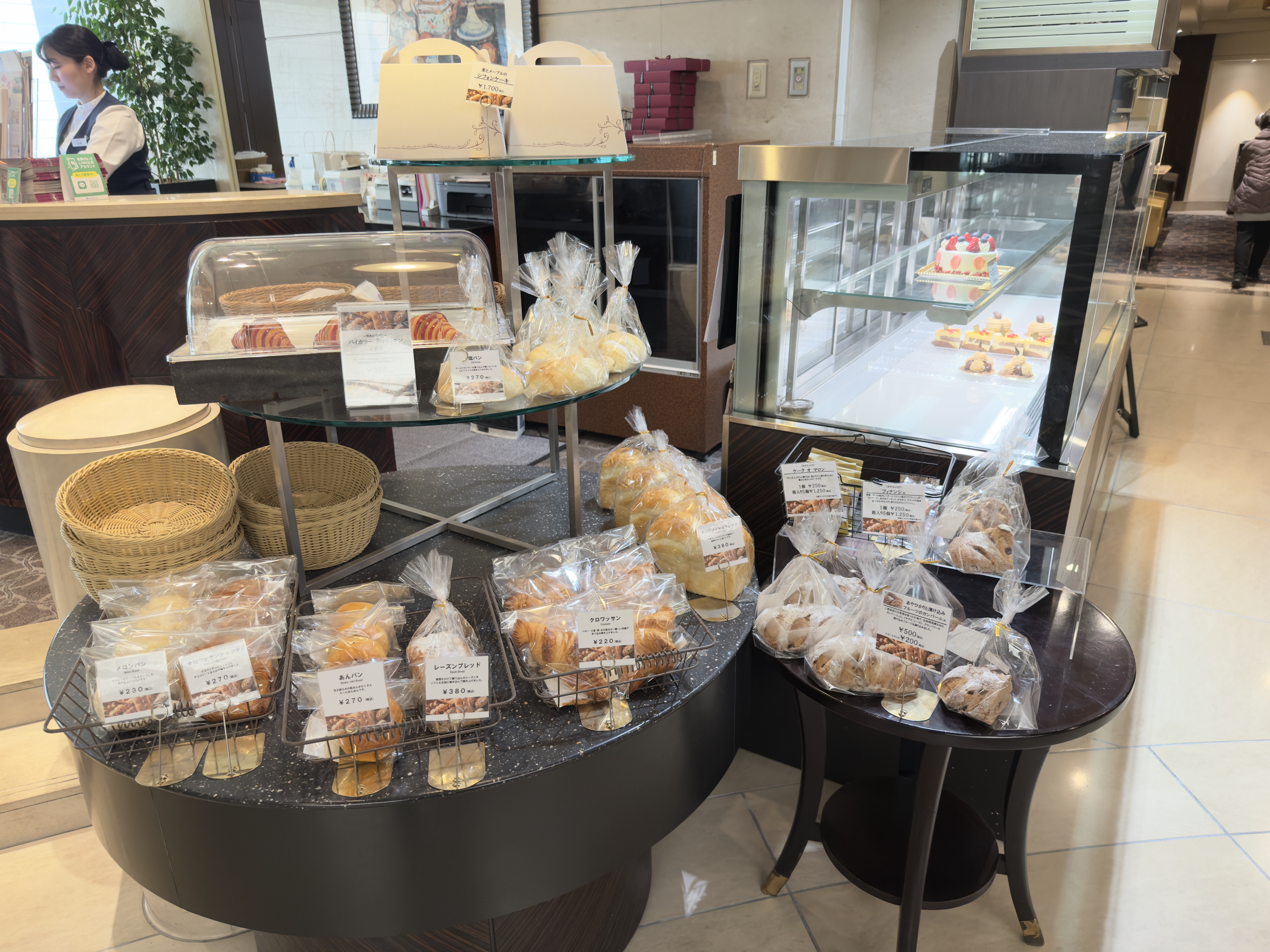 ANA Crowne Plaza Nagoya lobby lounge items ANA Crowne Plaza Nagoya lobby lounge items