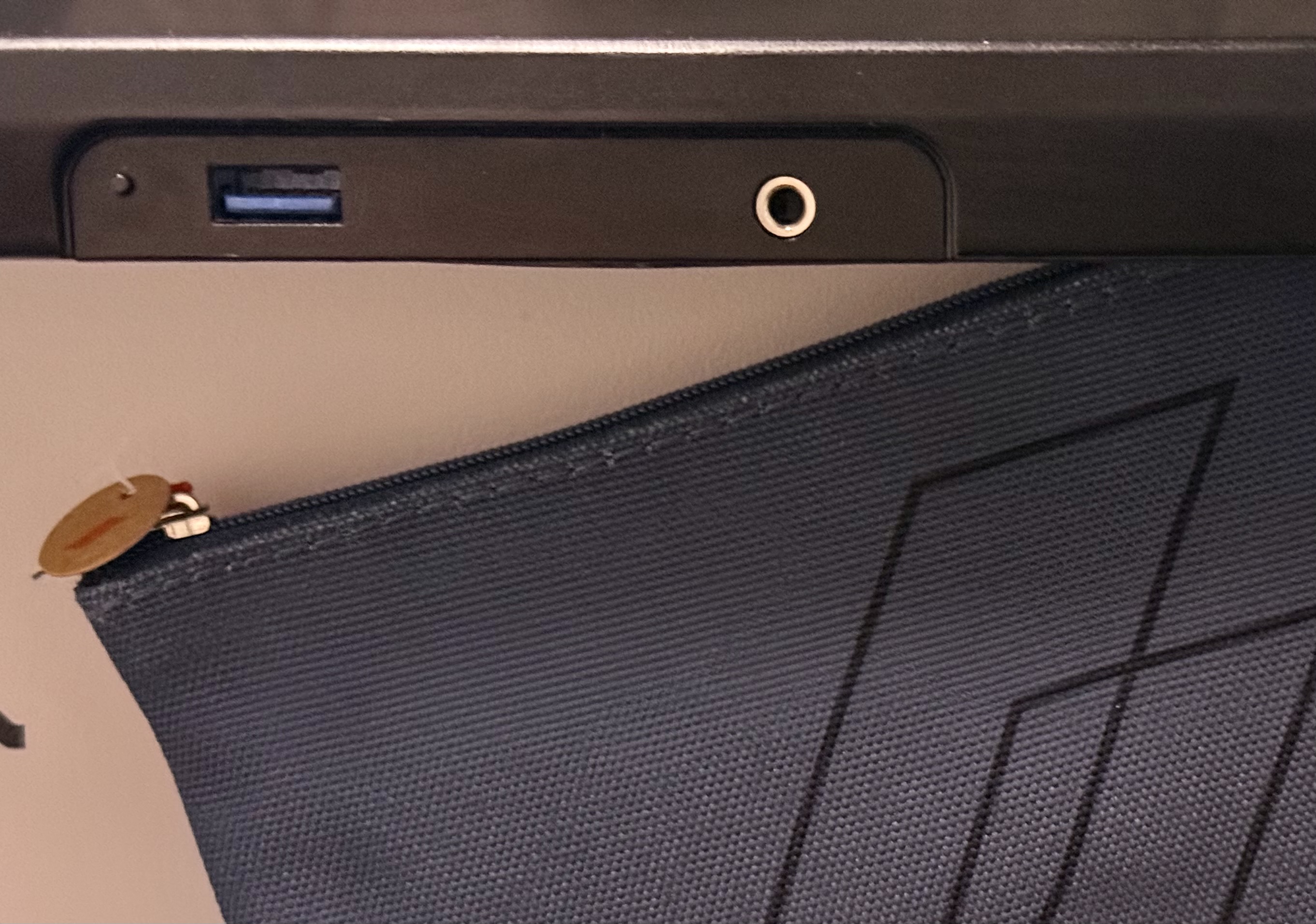 Air France Boeing 777 300 premium economy USB A port Air France Boeing 777 300 premium economy USB A port