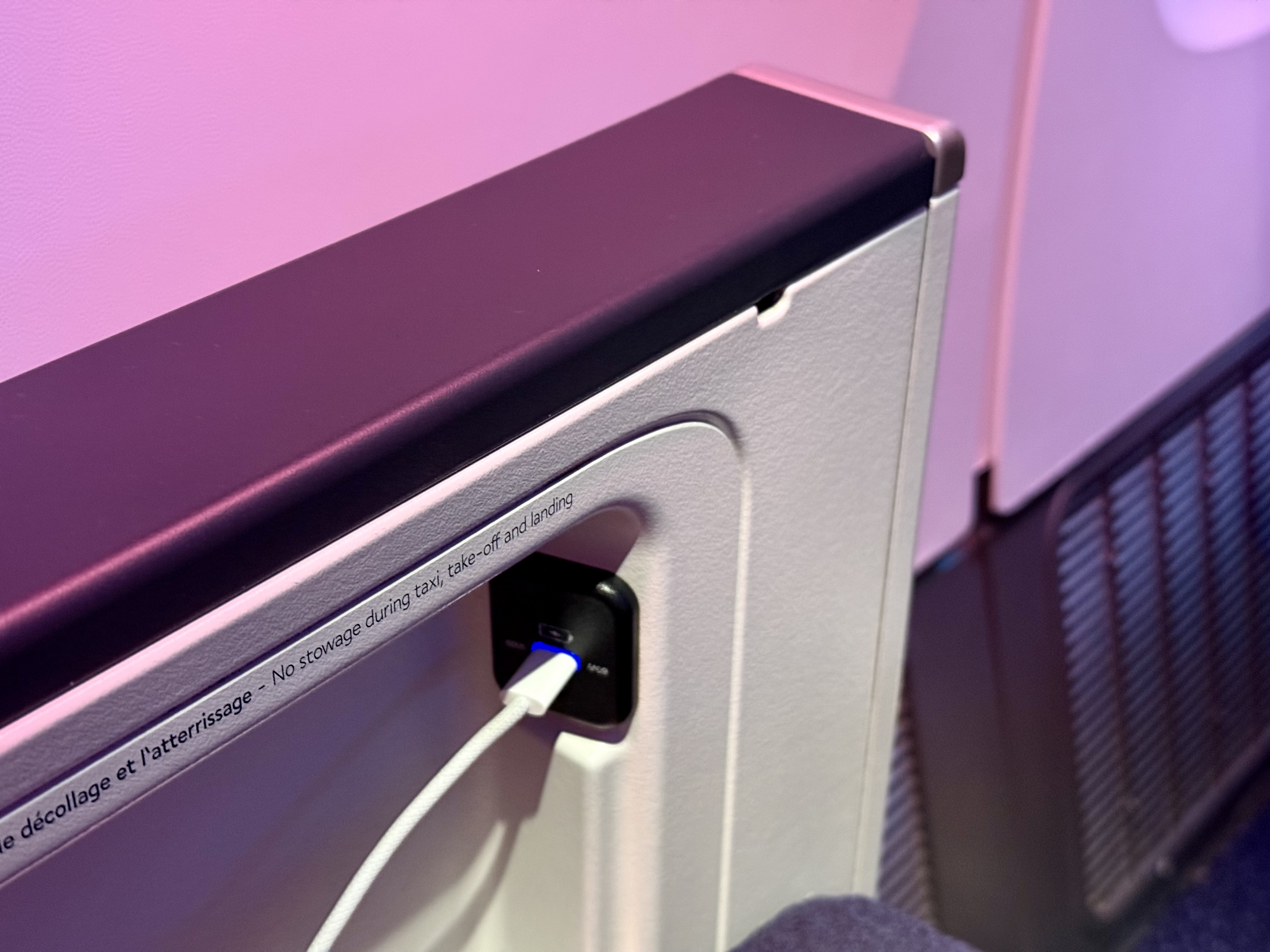 Air France Boeing 777 300 premium economy USB C port Air France Boeing 777 300 premium economy USB C port