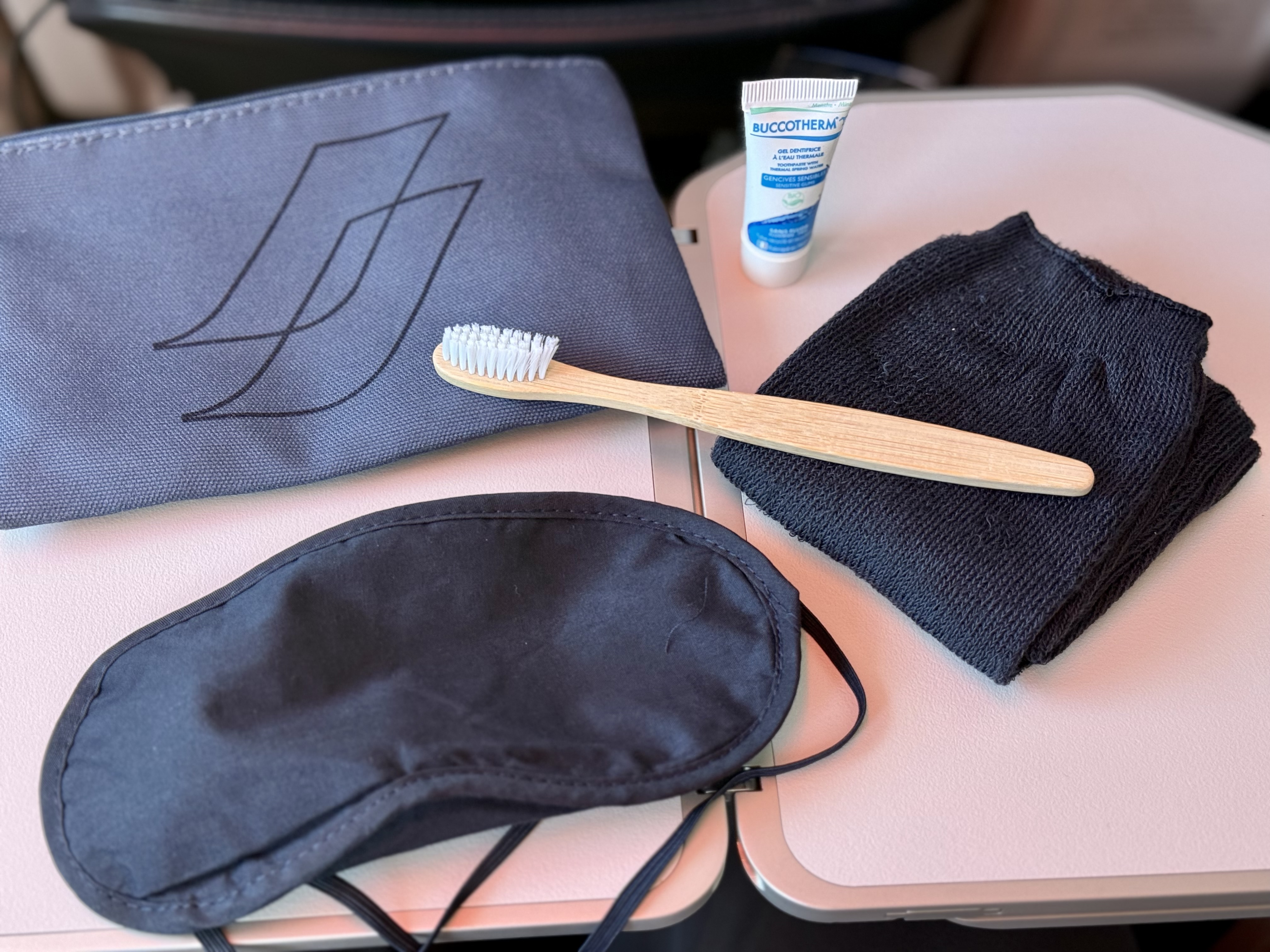 Air France Boeing 777 300 premium economy amenity kit contents Air France Boeing 777 300 premium economy amenity kit contents