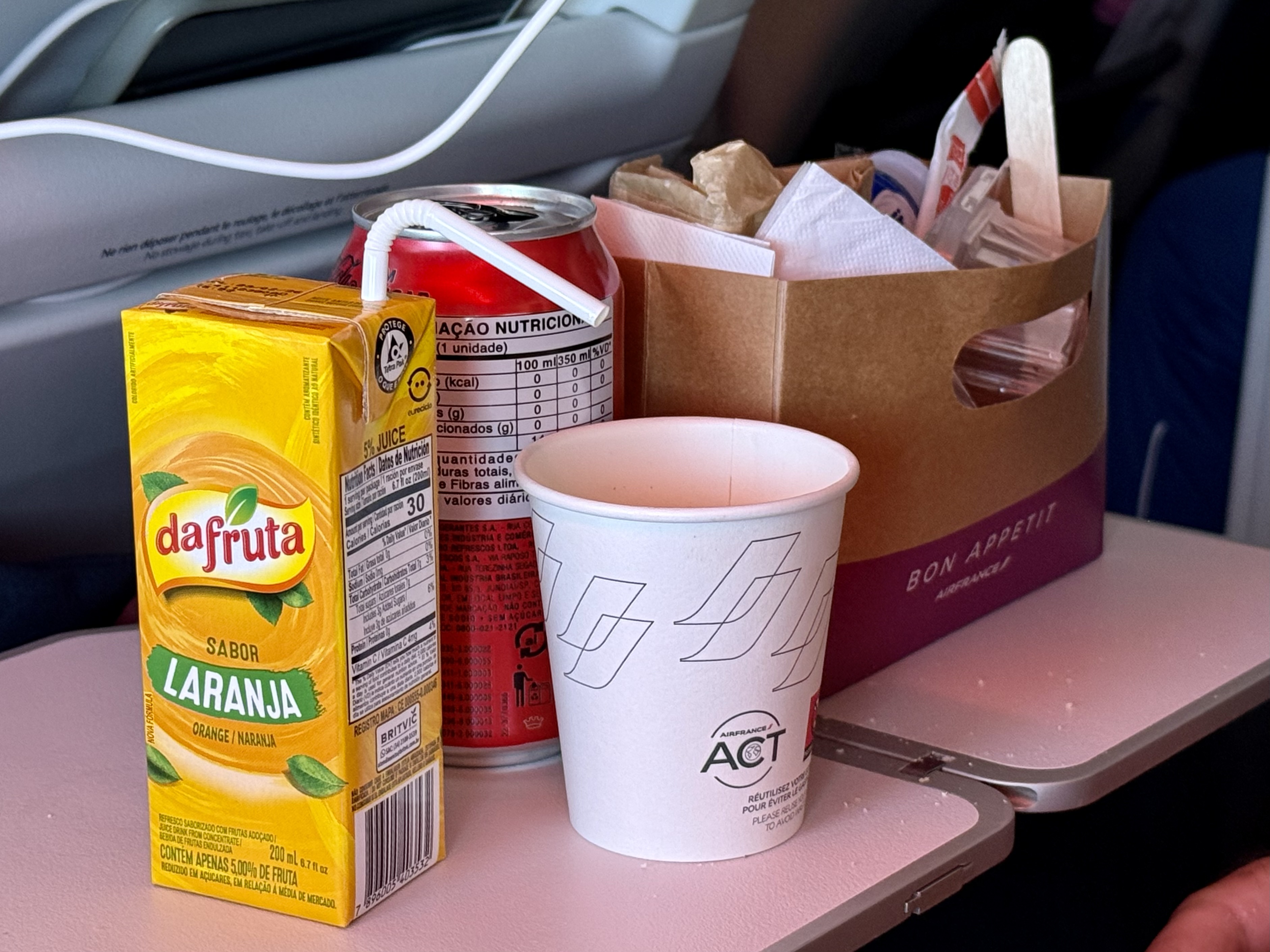 Air France Boeing 777 300 premium economy breakfast service Air France Boeing 777 300 premium economy breakfast service