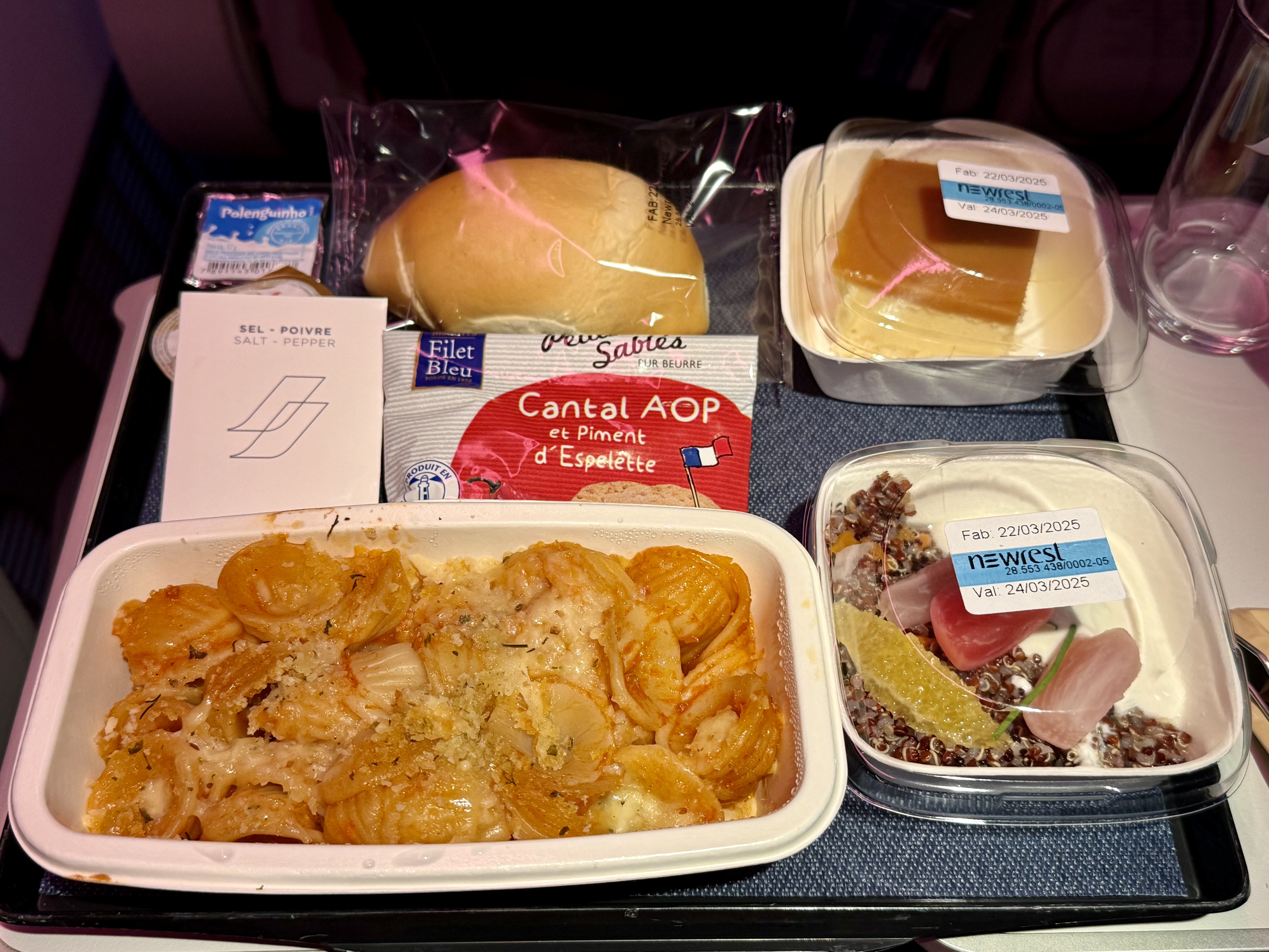 Air France Boeing 777 300 premium economy pasta dish Air France Boeing 777 300 premium economy pasta dish