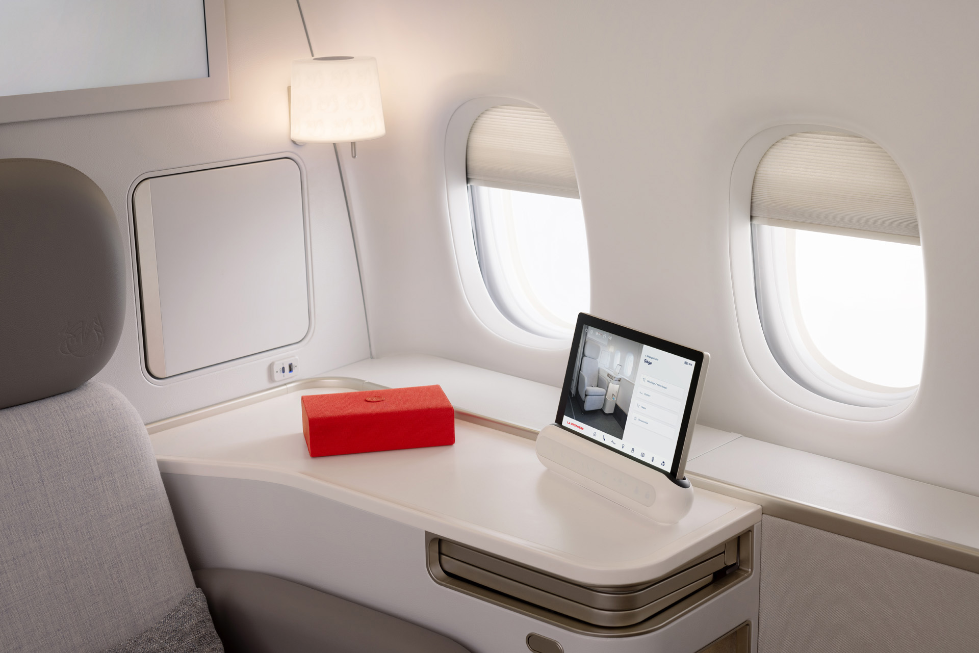 Air France new La Premiere tablet and console Air France new La Premiere tablet and console