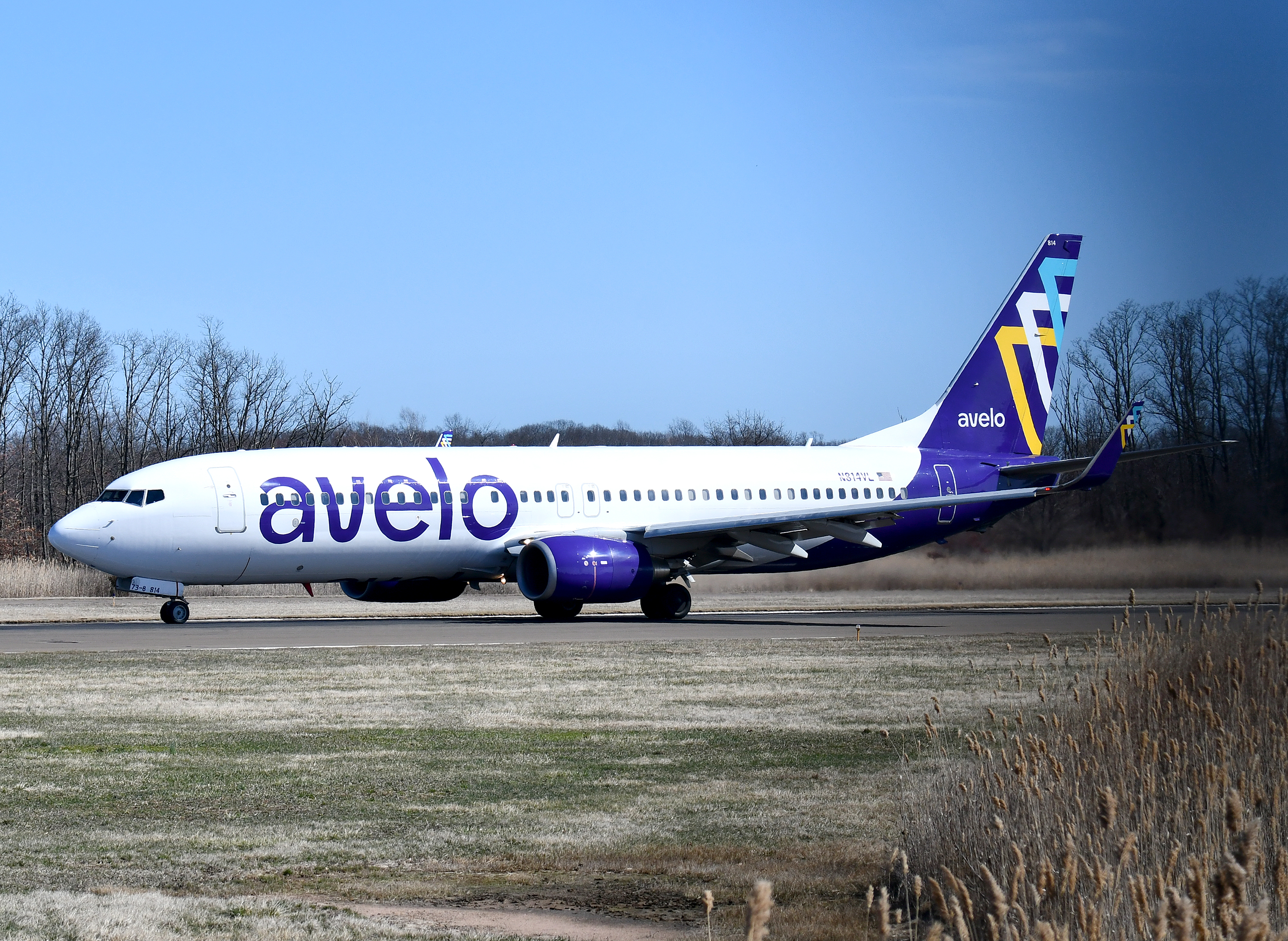 Avelo 737 800 HVN Takeoff