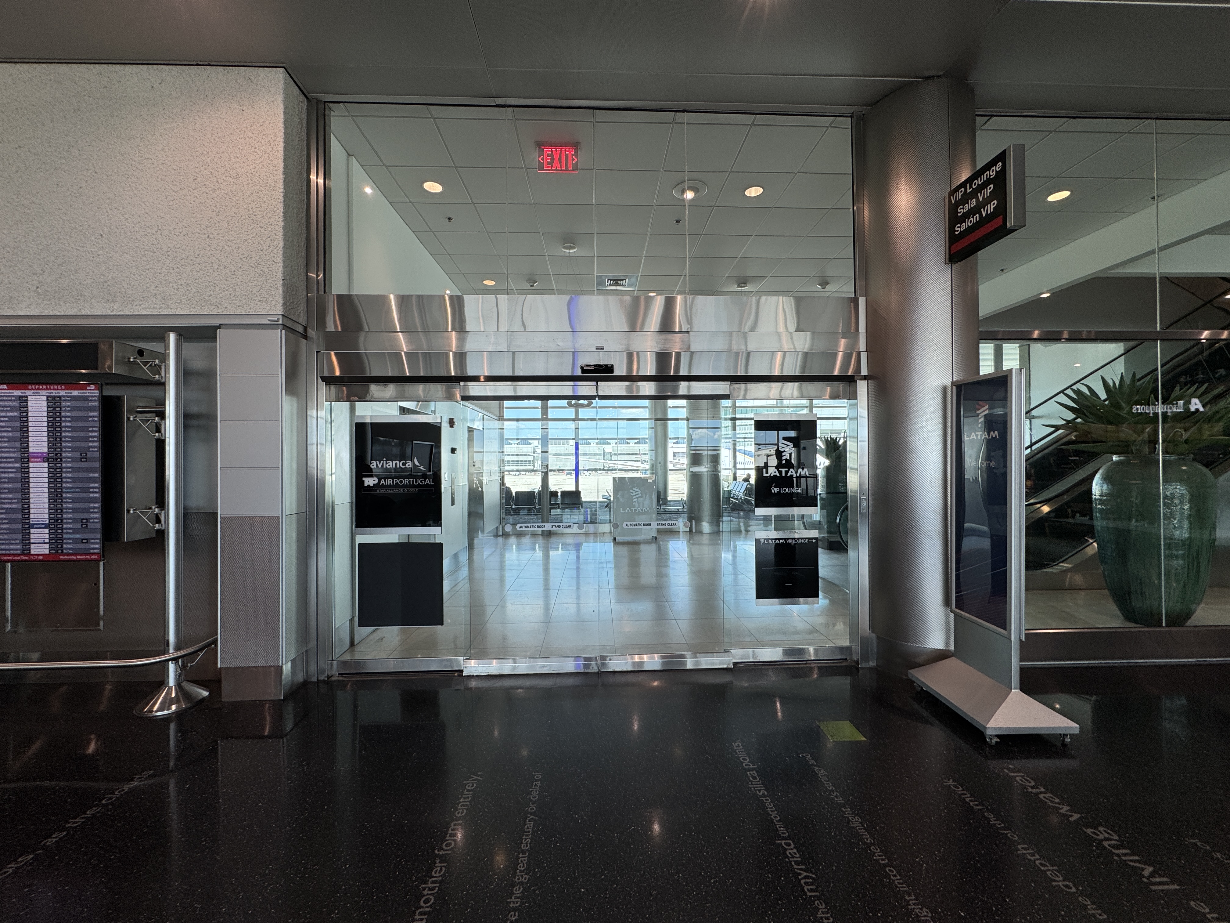 Avianca VIP Lounge Entrance exterior