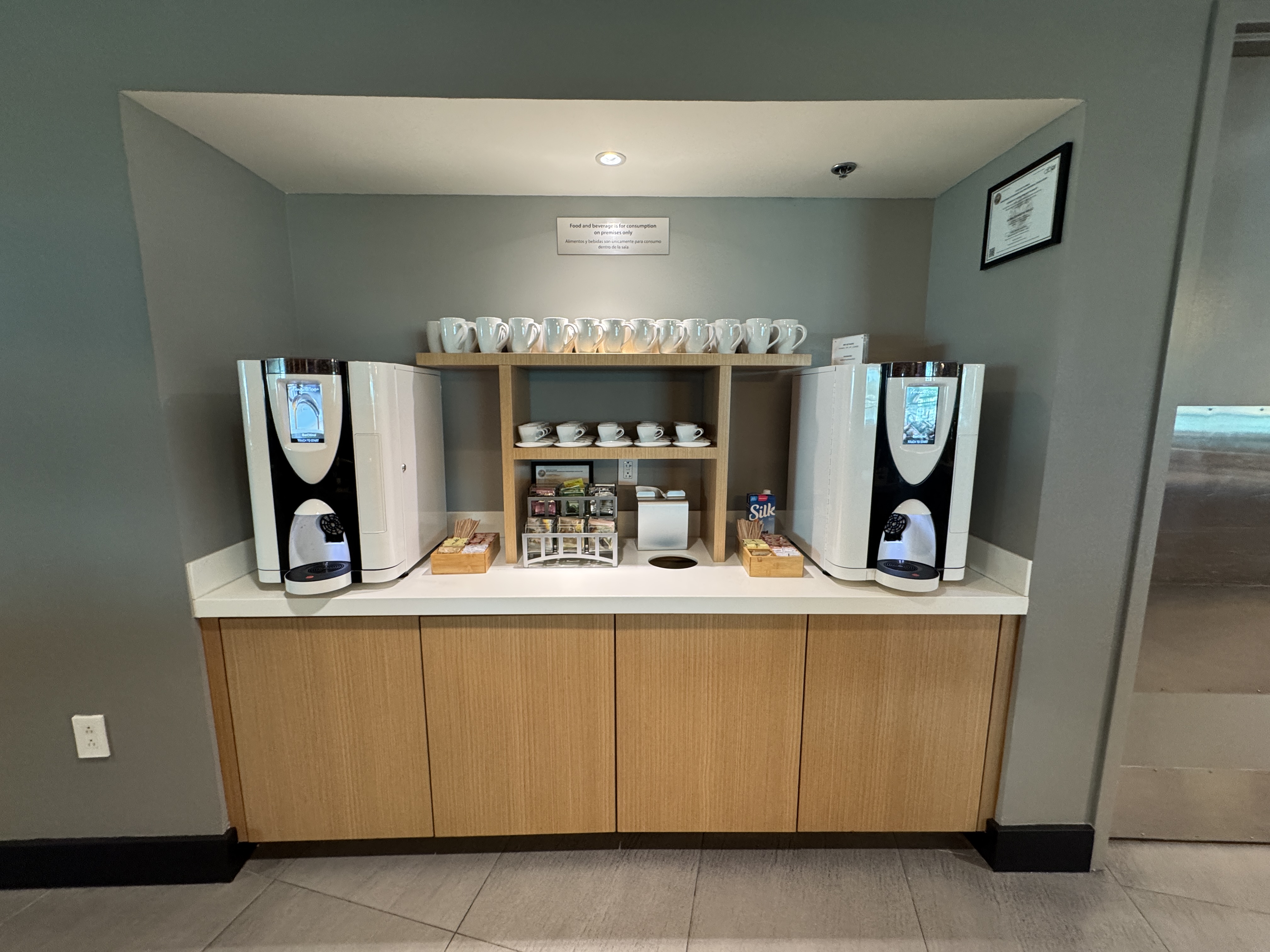 Avianca VIP Lounge espresso machine and coffee 1
