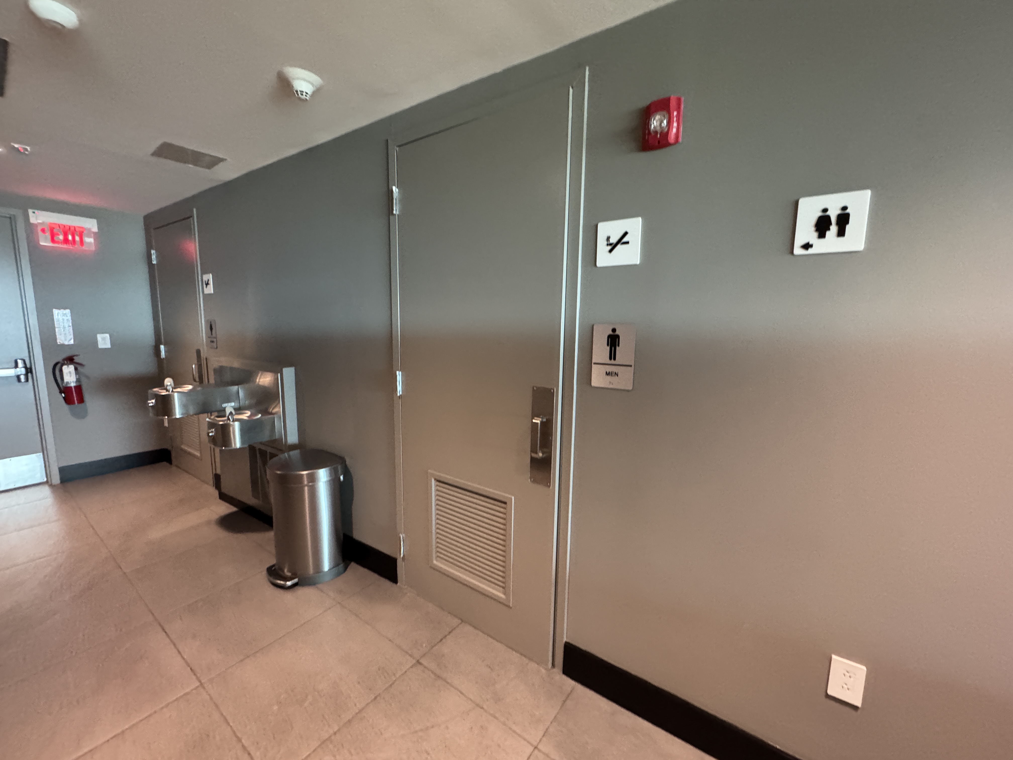 Avianca VIP Lounge restrooms 1