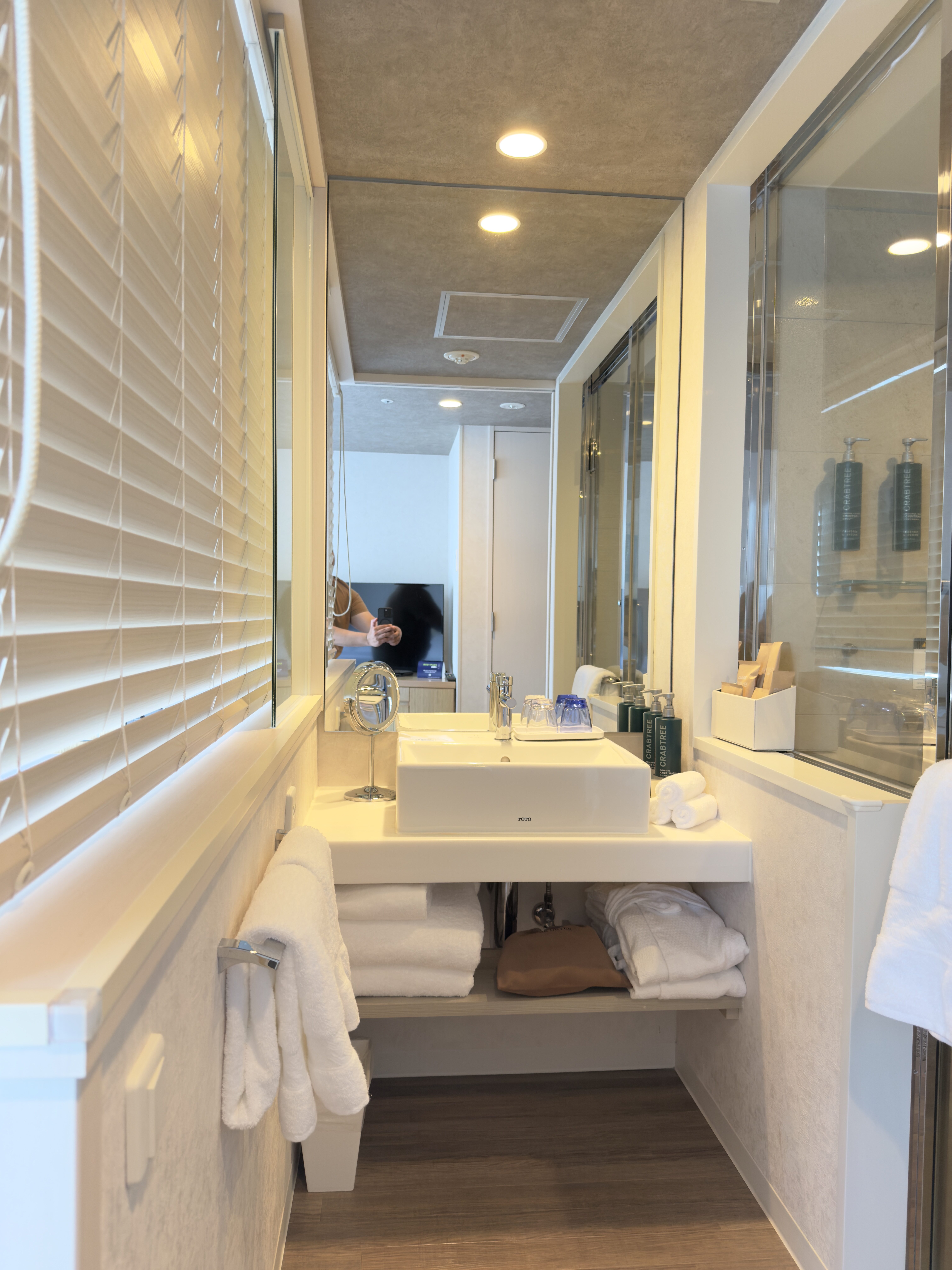DoubleTree by Hilton Tokyo Ariake bathroom entrance DoubleTree by Hilton Tokyo Ariake bathroom entrance