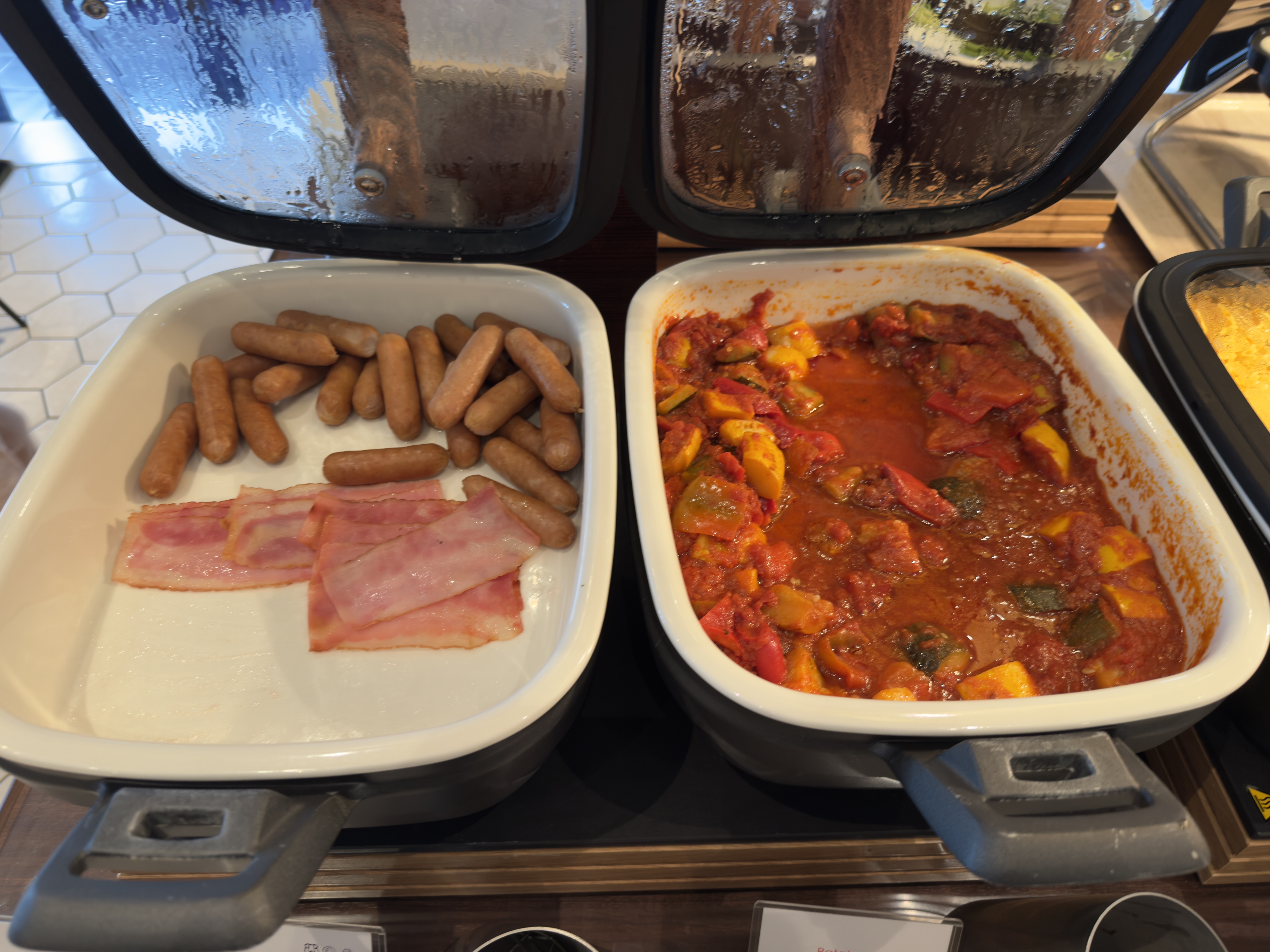 DoubleTree by Hilton Tokyo Ariake breakfast meat and rataotuille DoubleTree by Hilton Tokyo Ariake breakfast meat and rataotuille