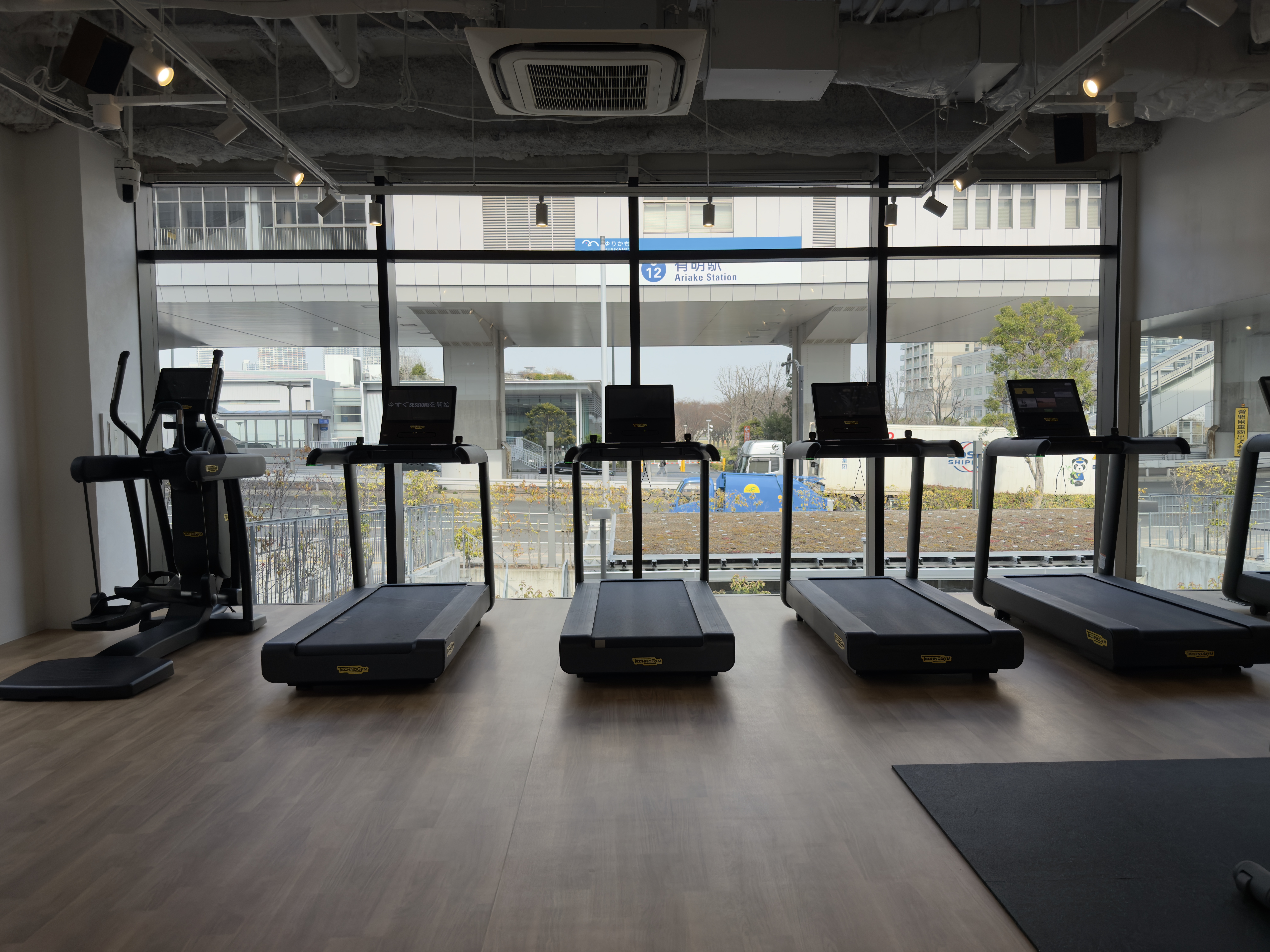 DoubleTree by Hilton Tokyo Ariake cardio treadmills DoubleTree by Hilton Tokyo Ariake cardio treadmills