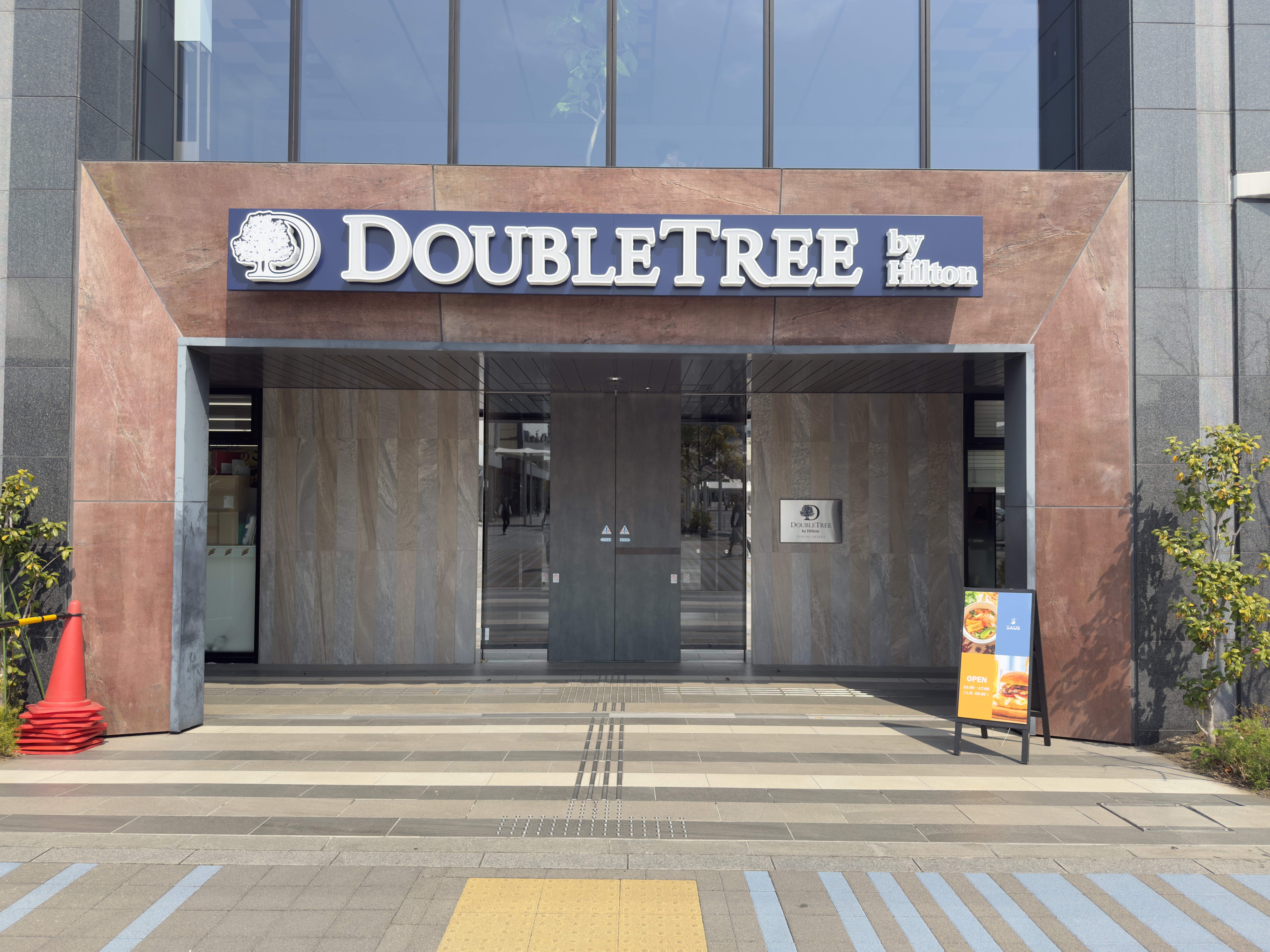 DoubleTree by Hilton Tokyo Ariake entrance DoubleTree by Hilton Tokyo Ariake entrance