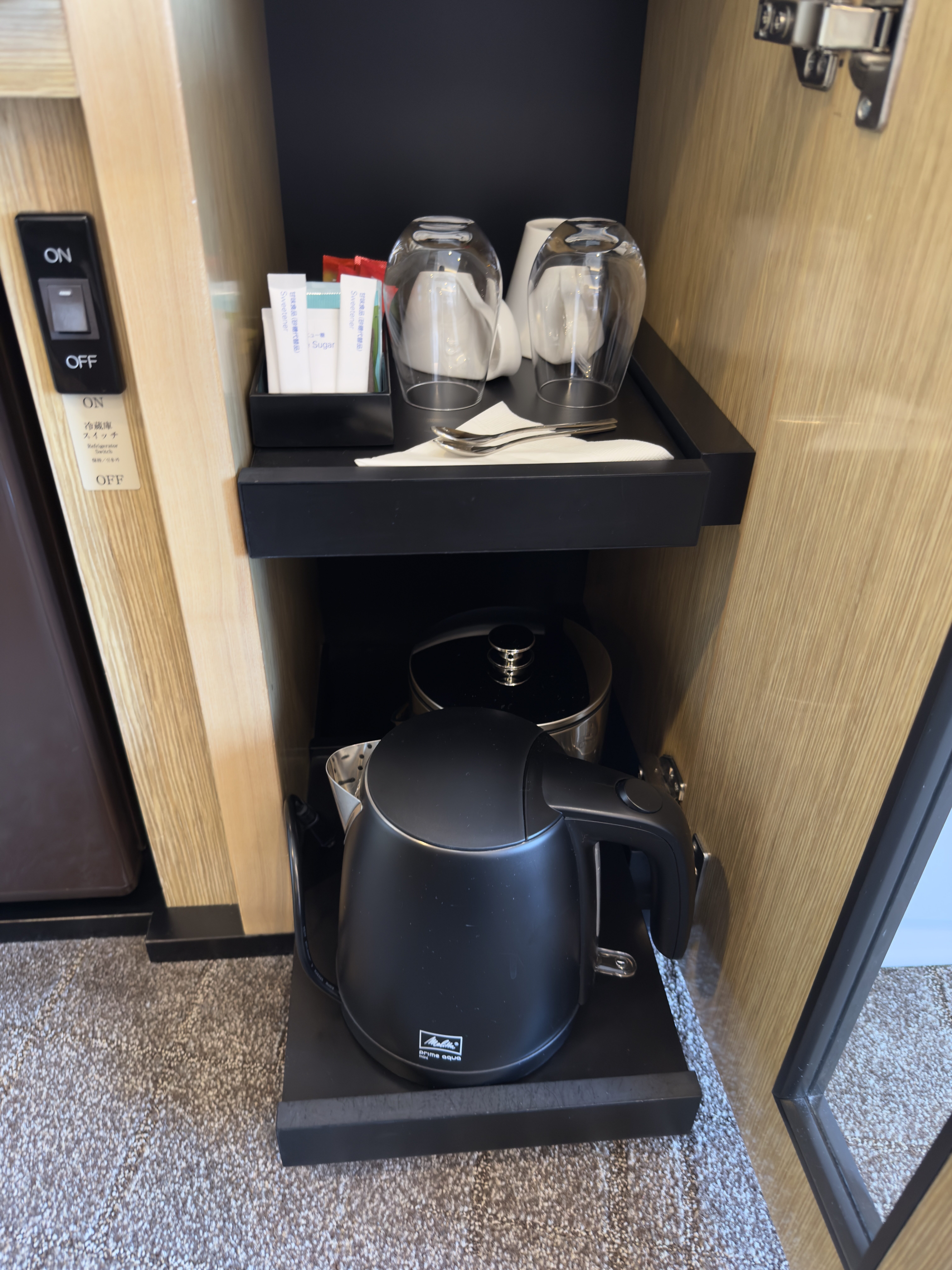 DoubleTree by Hilton Tokyo Ariake kettle and ice bucket DoubleTree by Hilton Tokyo Ariake kettle and ice bucket