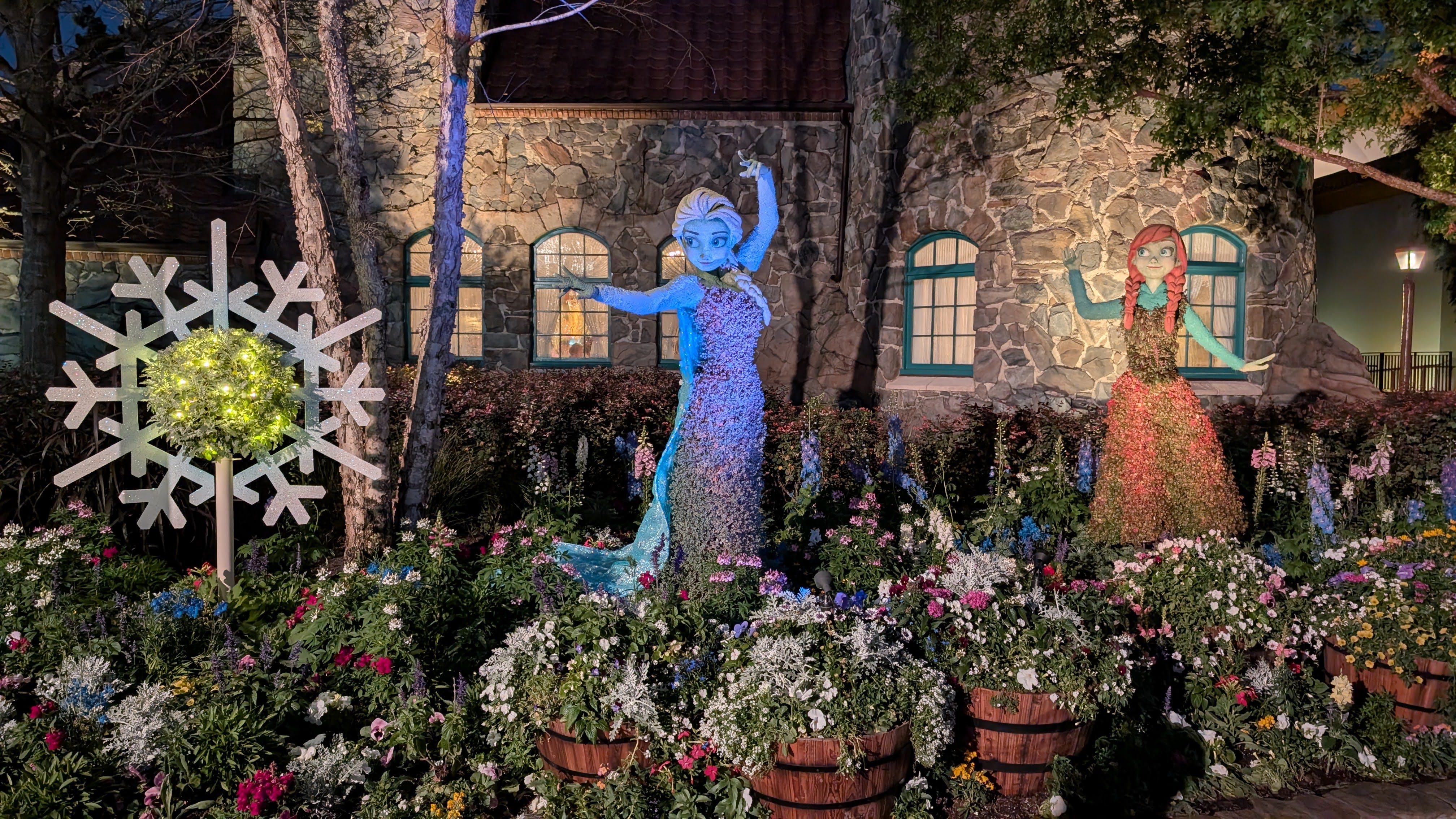 Epcot International Flower and Garden Festival Frozen topiaries Epcot International Flower and Garden Festival Frozen topiaries
