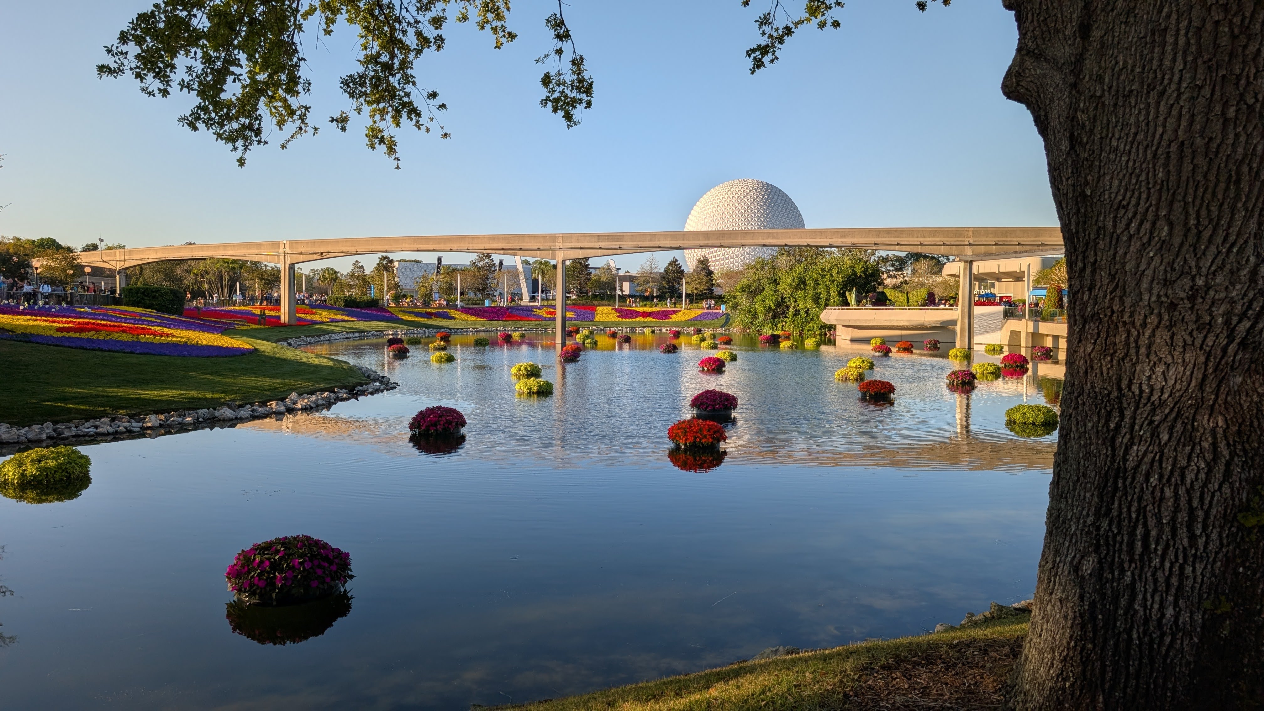 Epcot International Flower and Garden Festival lagoon gardens Epcot International Flower and Garden Festival lagoon gardens