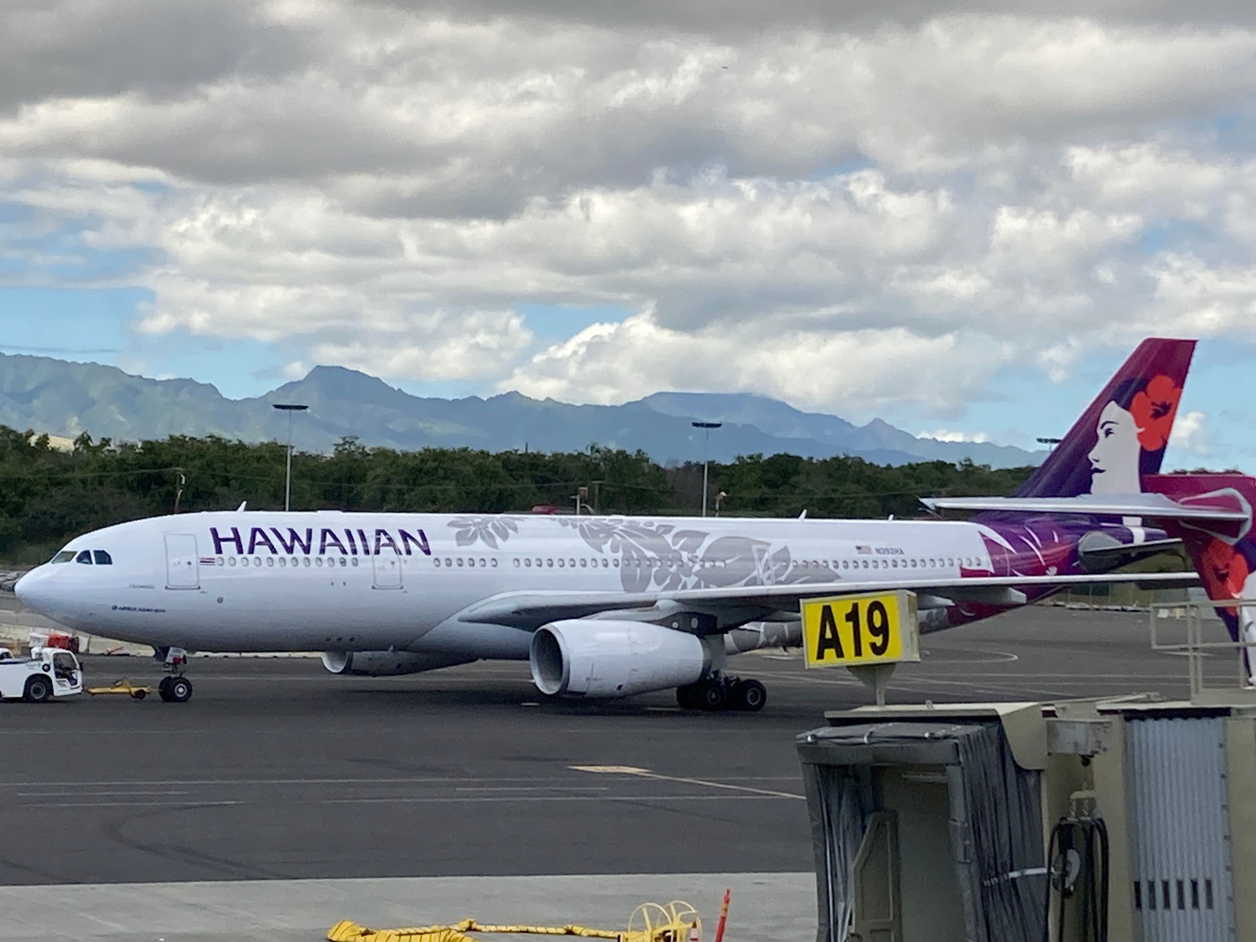 hawaiian-airlines-business-class-hawaiianairlines-com Hawaiian Airlines A330 200 at Kona KOA big island