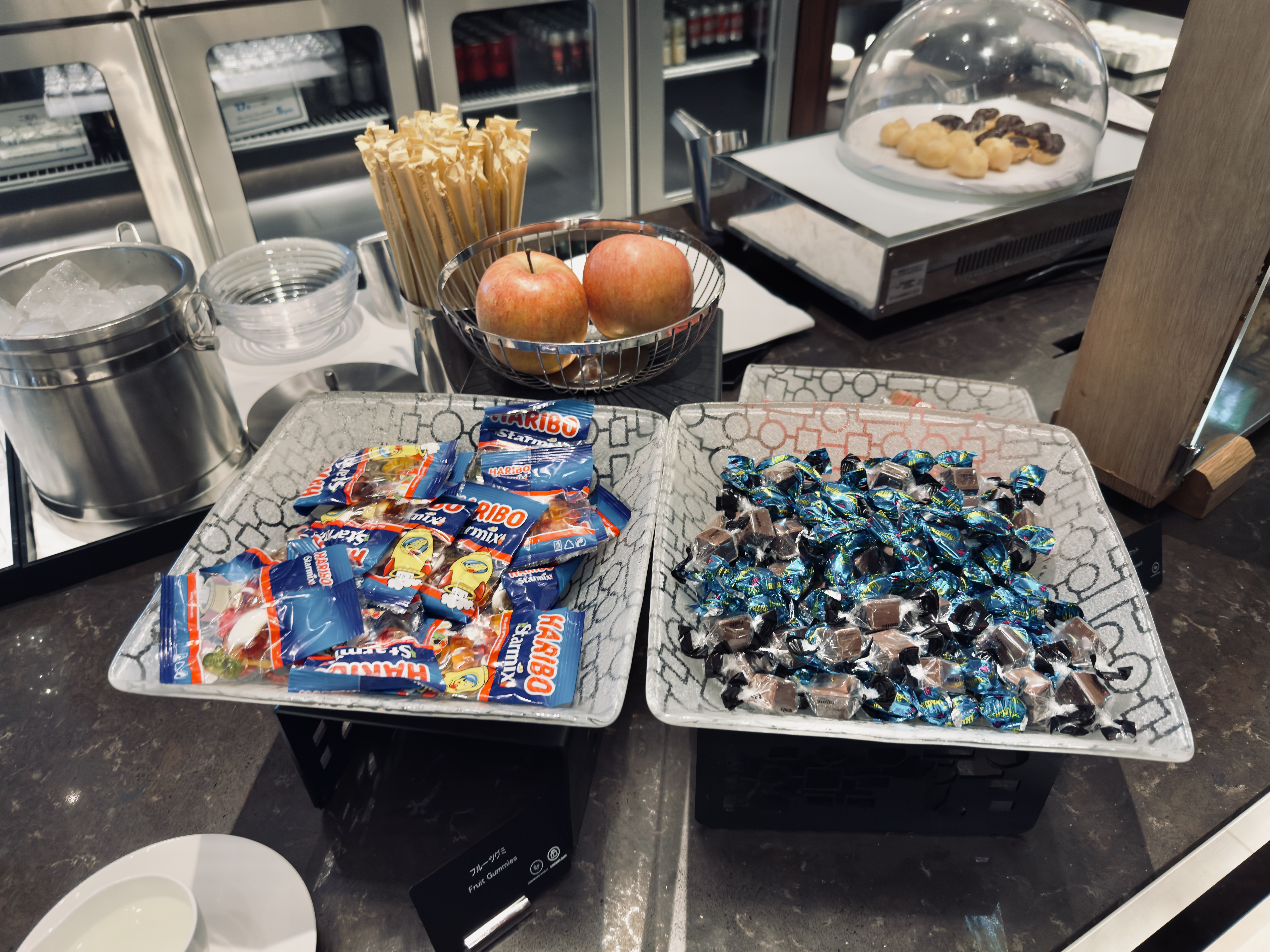 Hilton Yokohama Executive lounge snacks