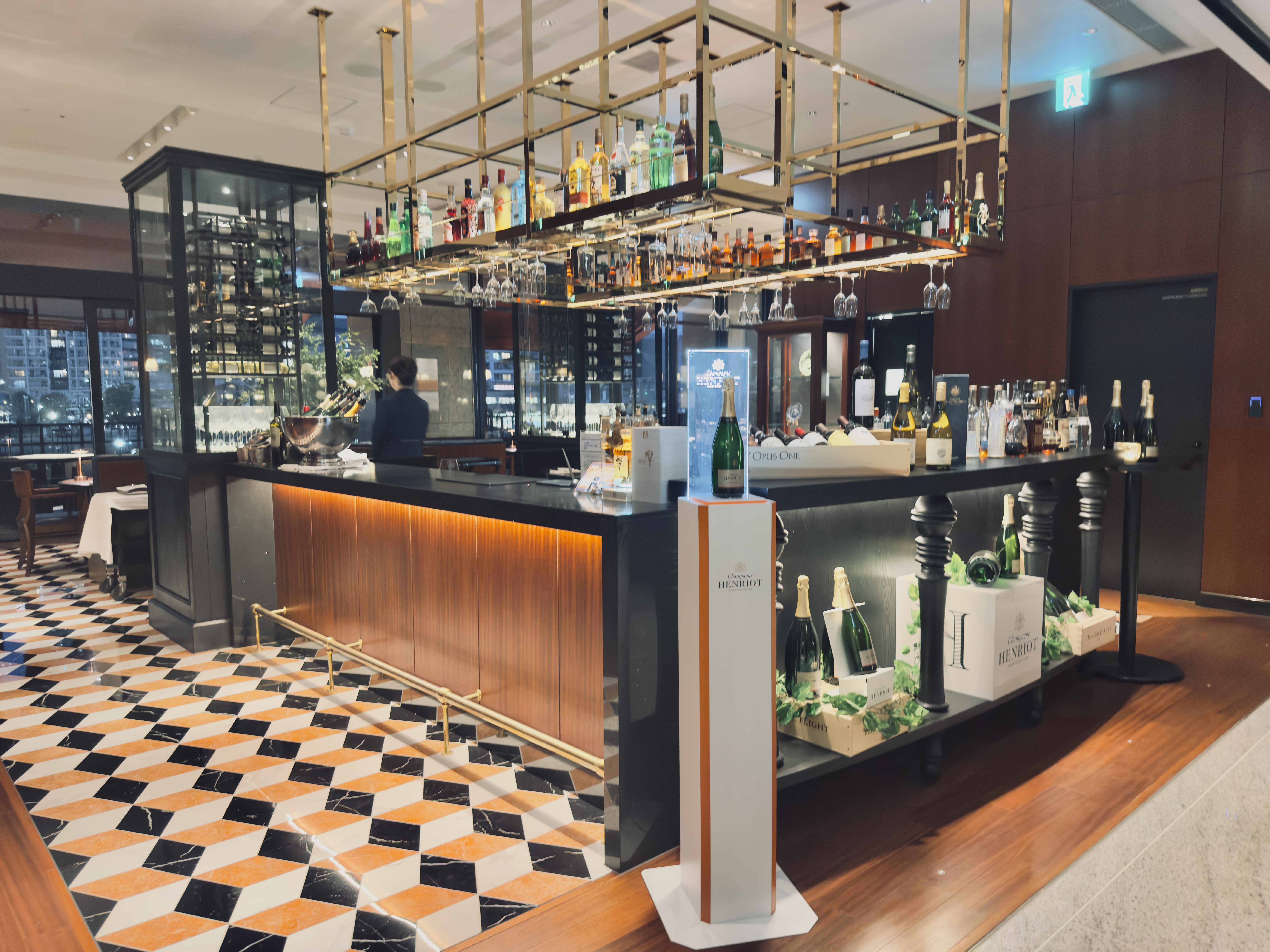 Hilton Yokohama Ocean Milano bar
