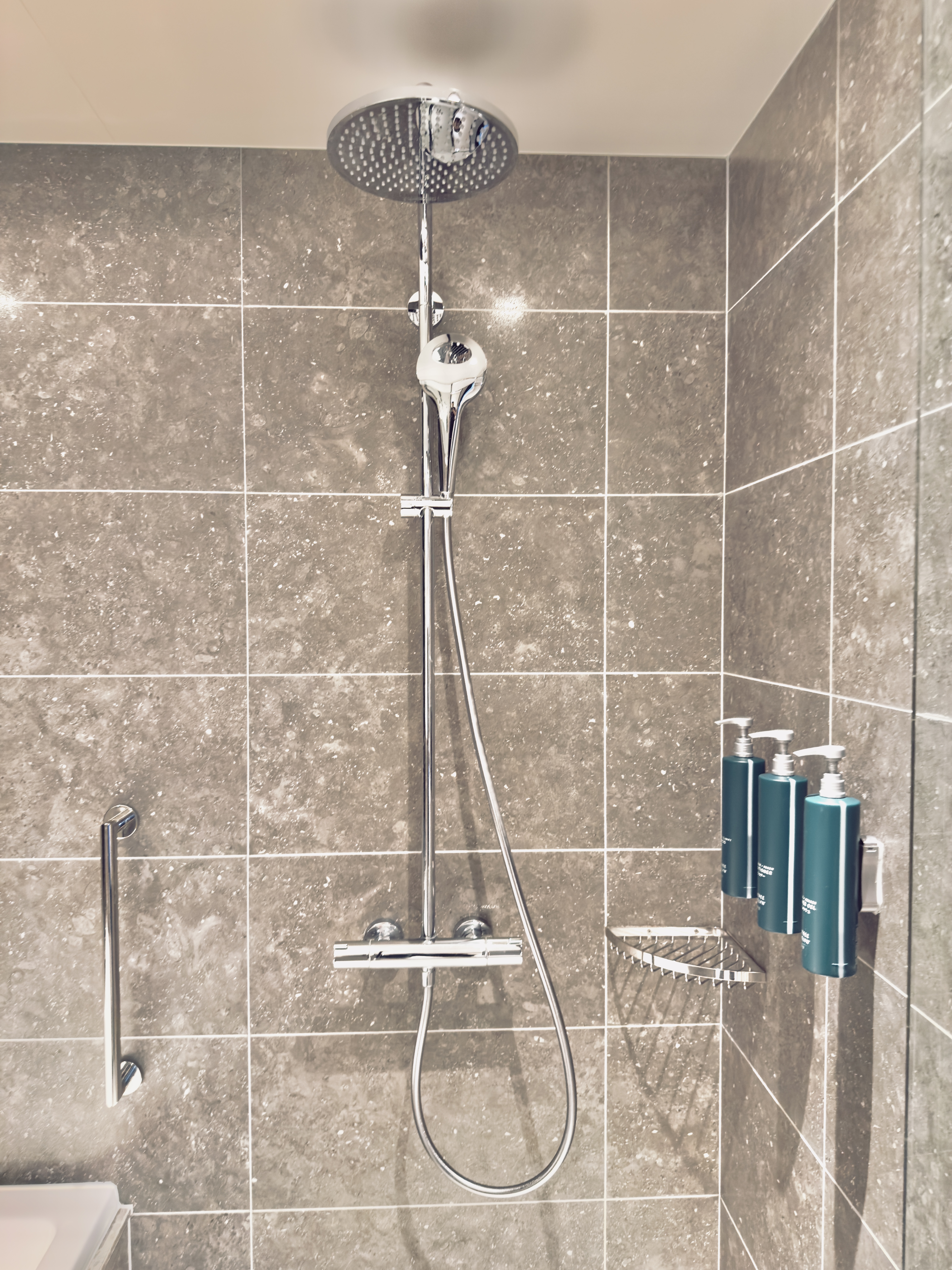 Hilton Yokohama bathroom shower