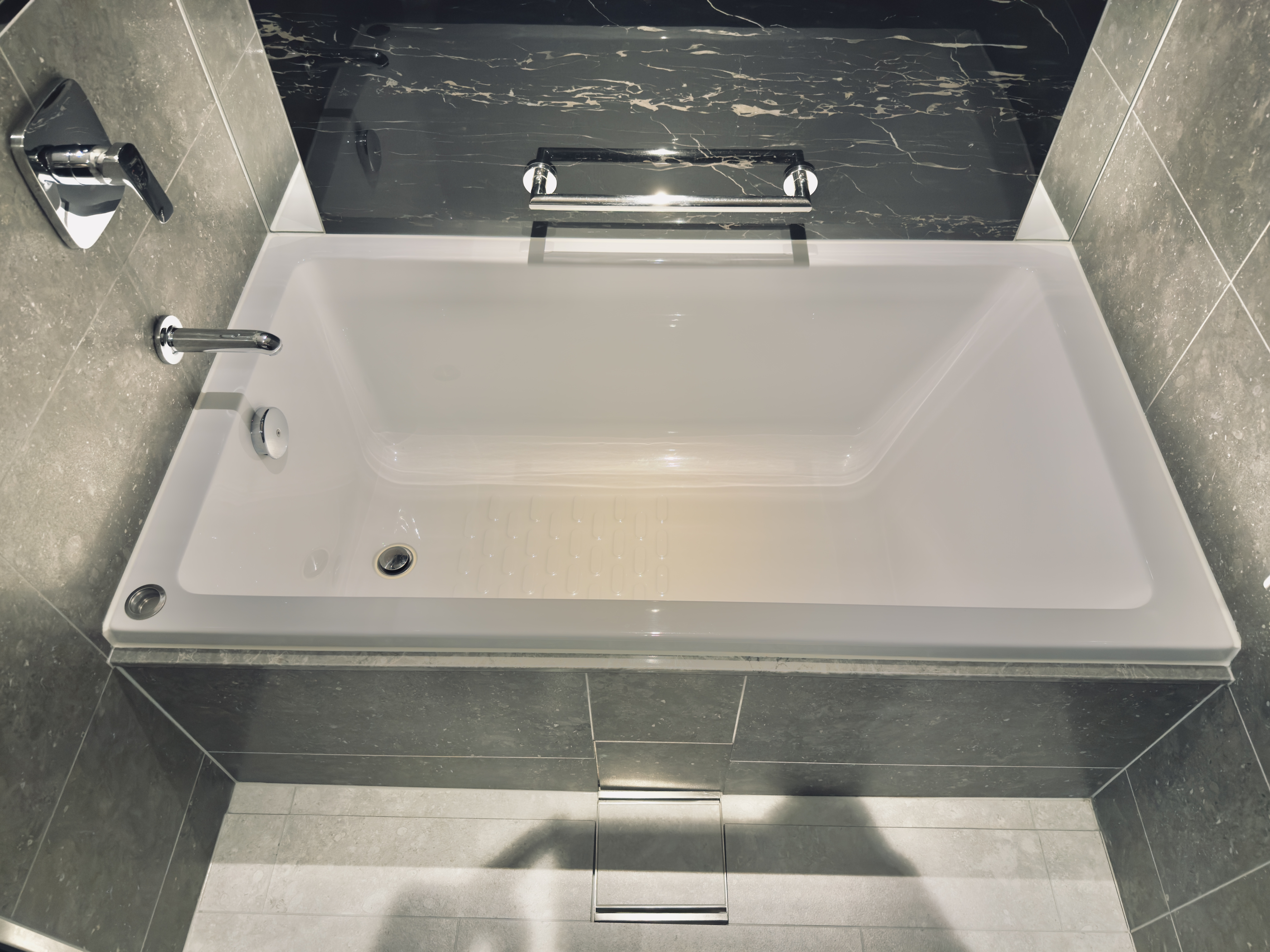 Hilton Yokohama bathroom tub