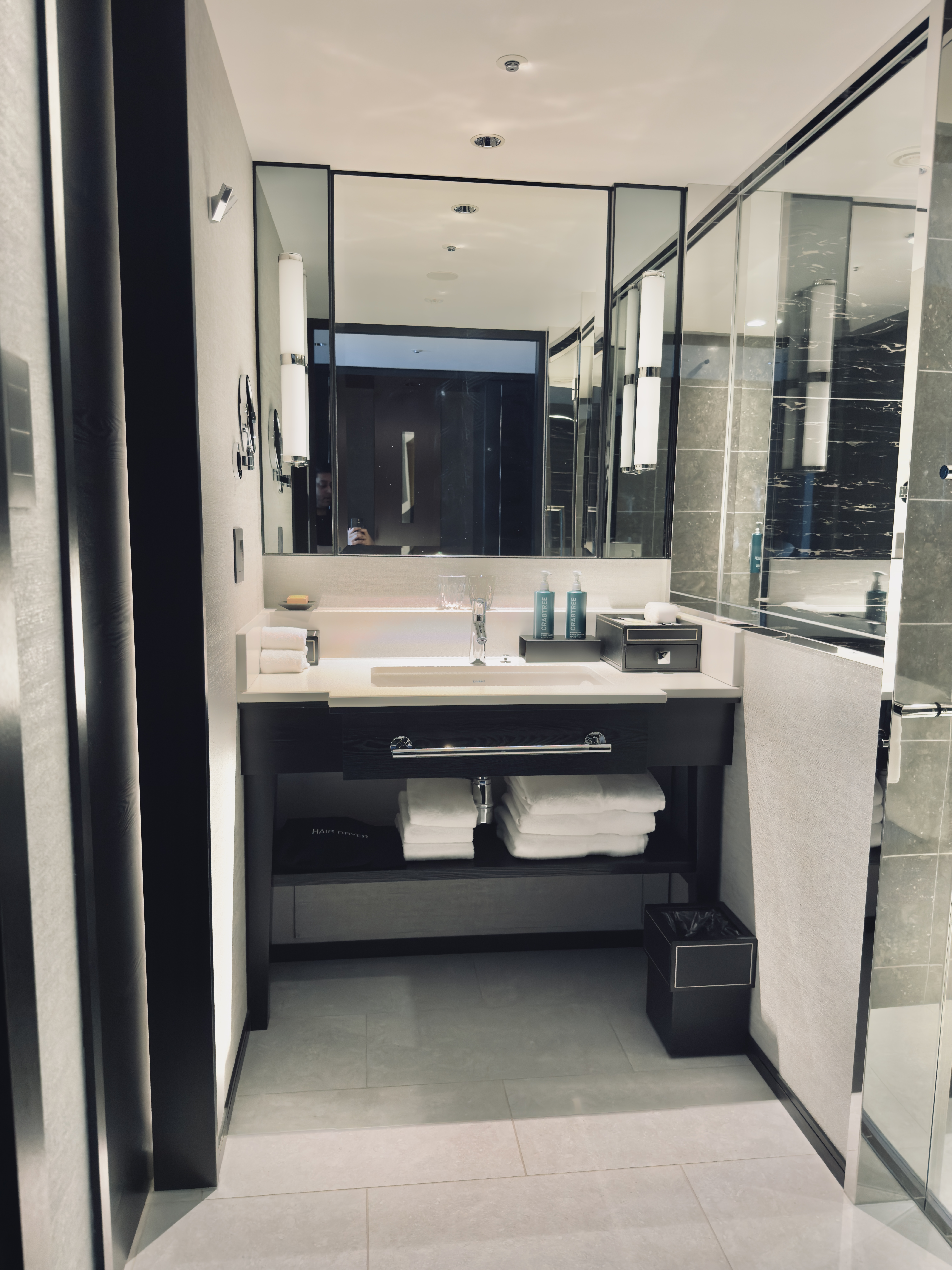 Hilton Yokohama bathroom