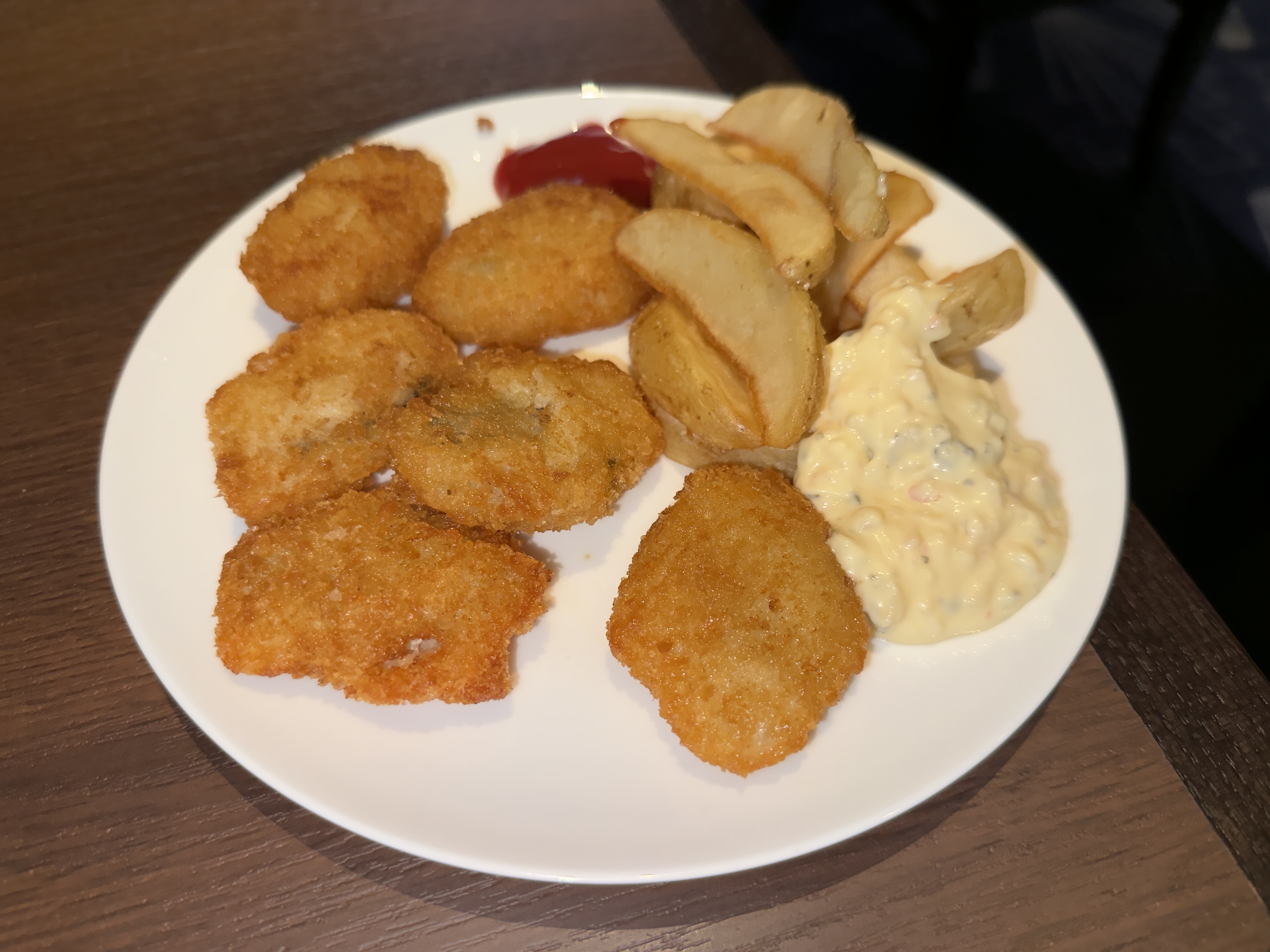 Hilton Yokohama lounge fish and chips