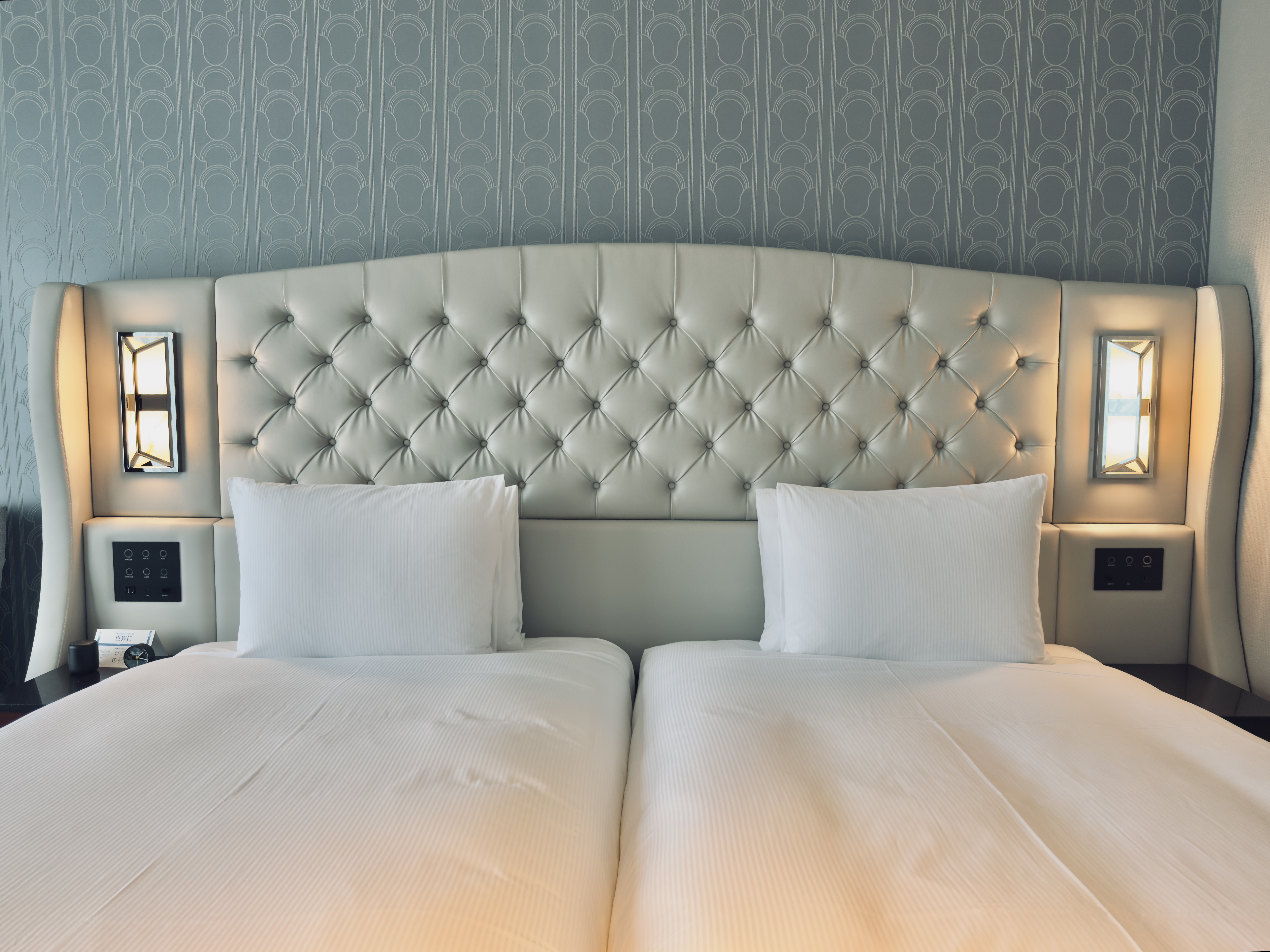 Hilton Yokohama room bed above