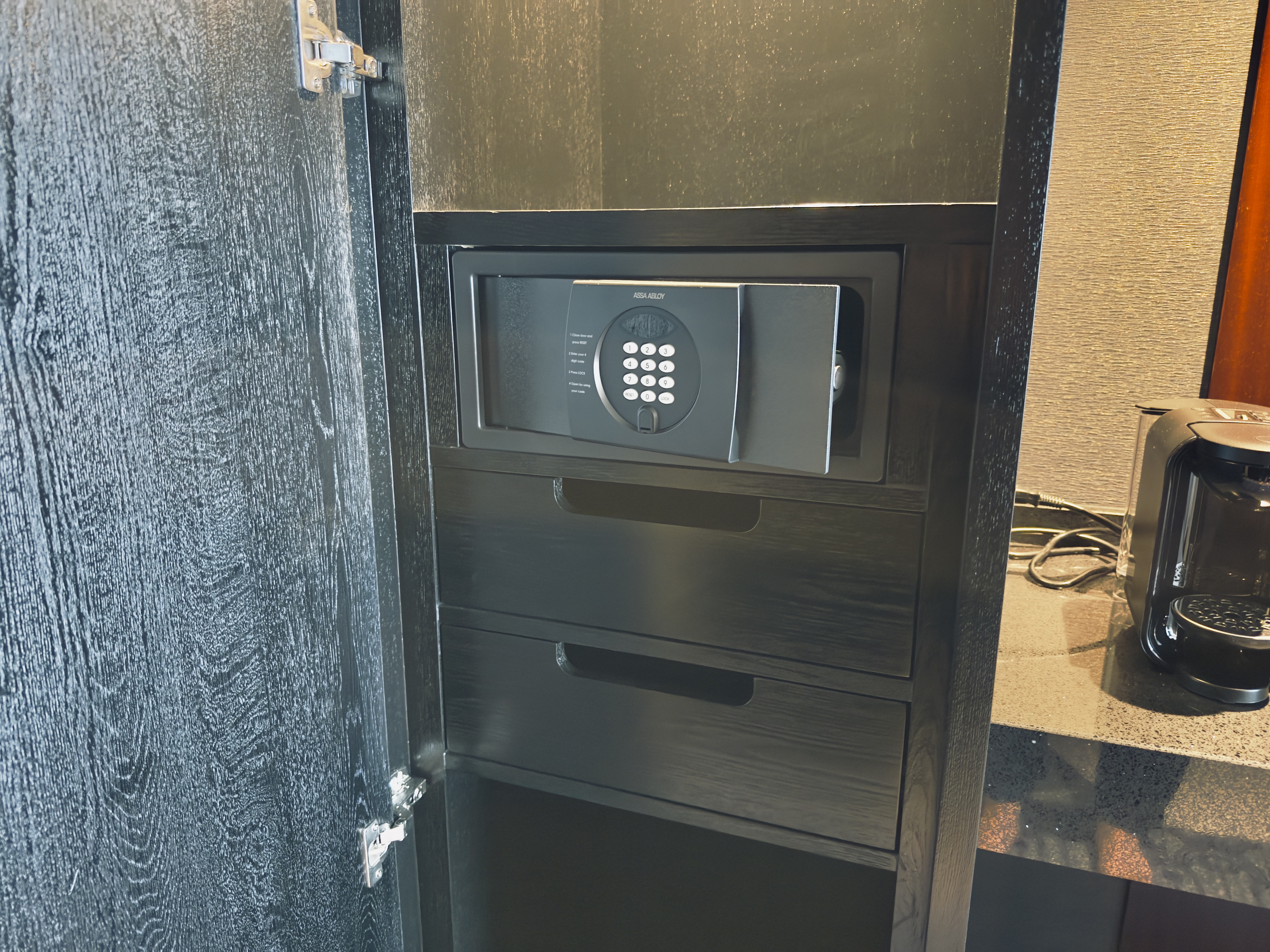 Hilton Yokohama room safe