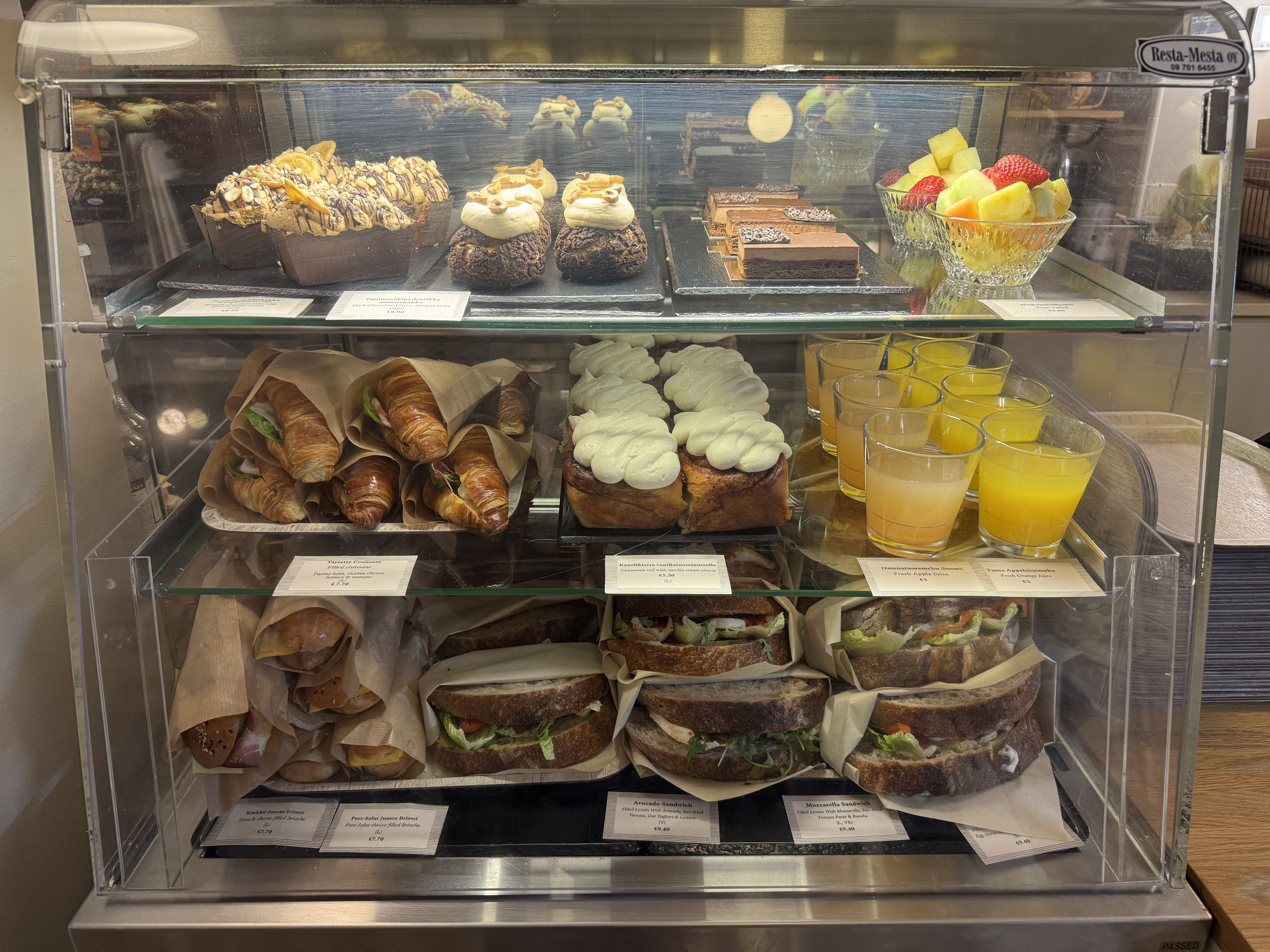 Hotel St George bakery case Hotel St George bakery case