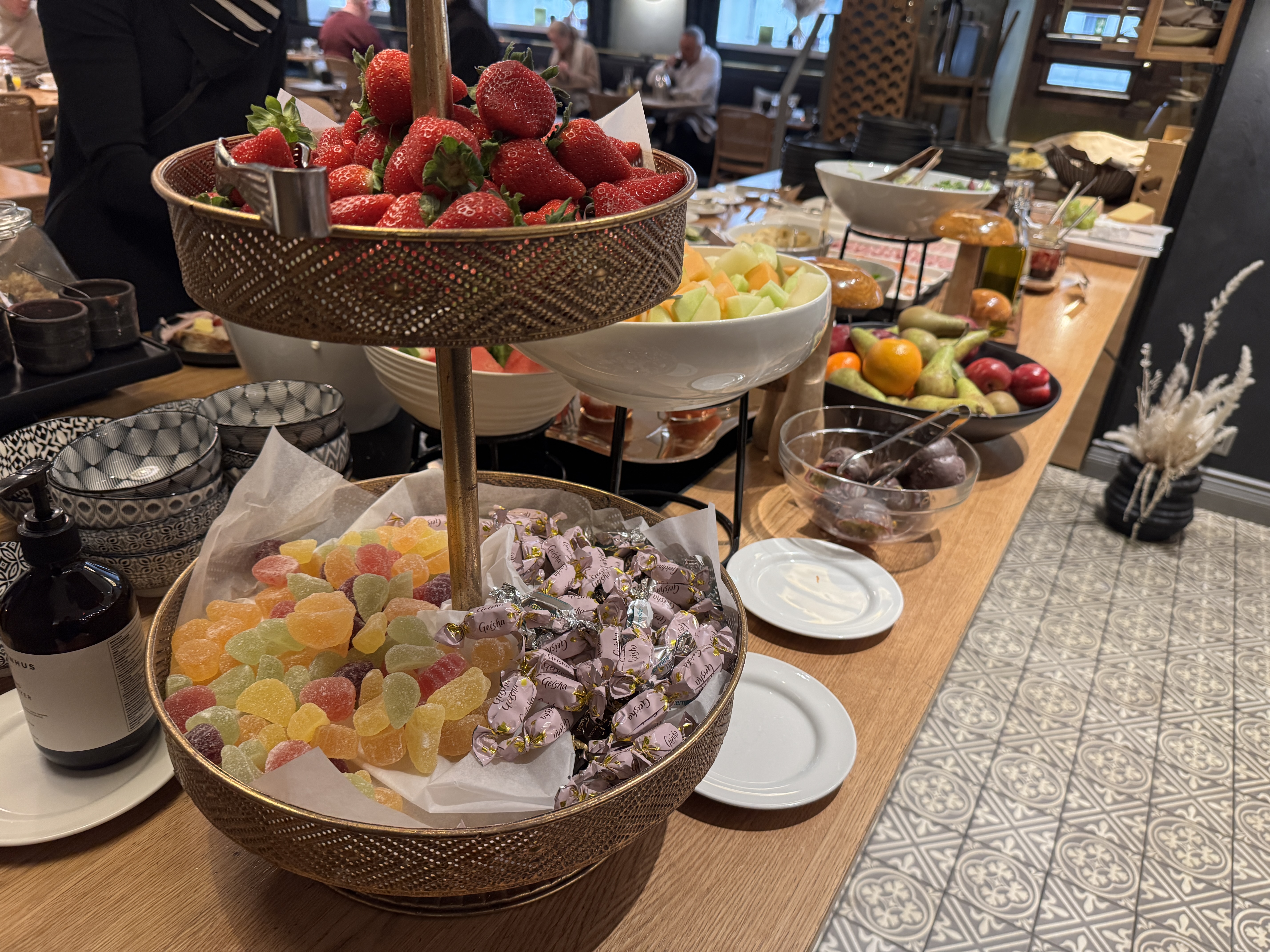Hotel St George breakfast candy fruit Hotel St George breakfast candy fruit