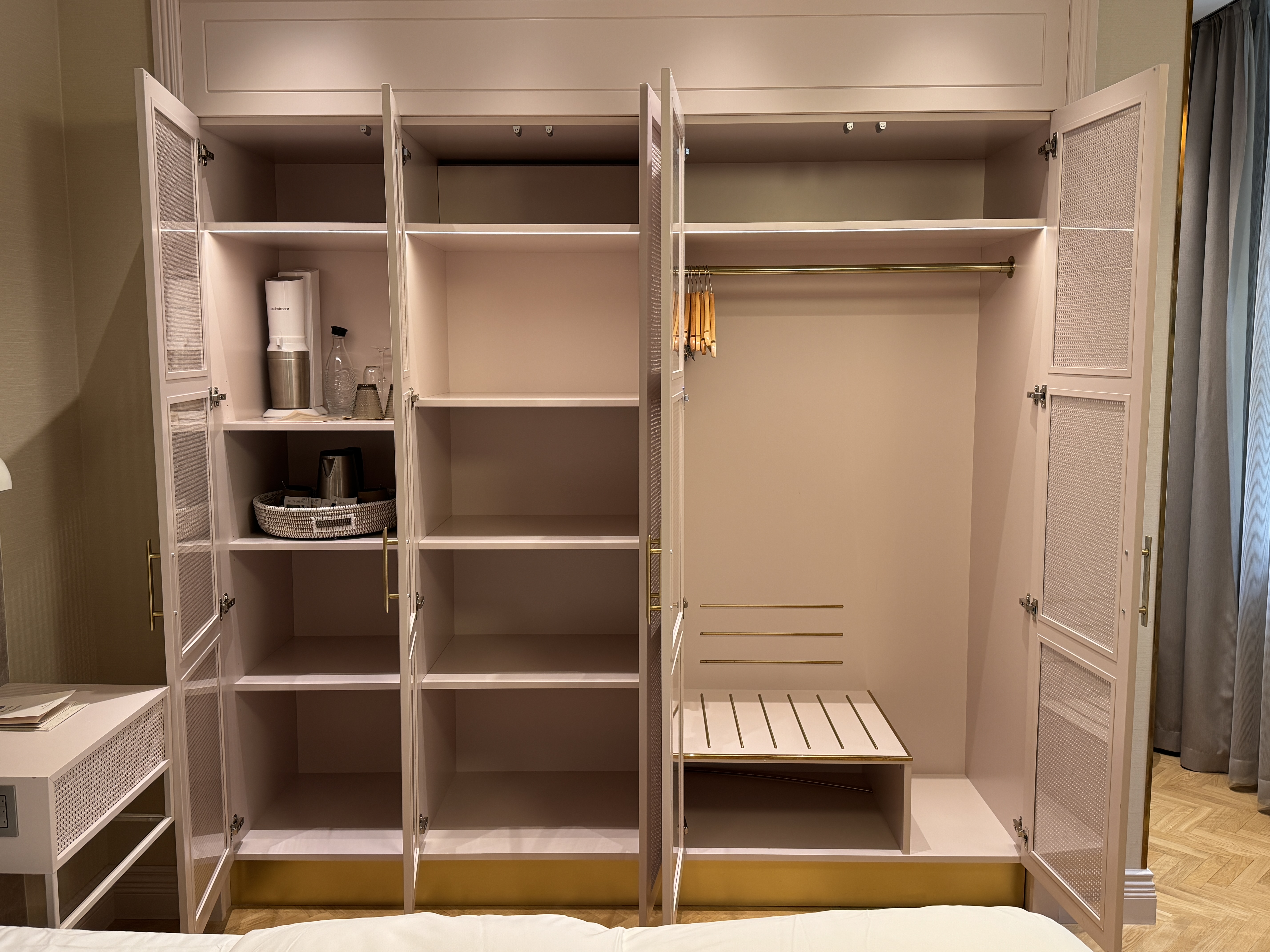 Hotel St George closet Hotel St George closet