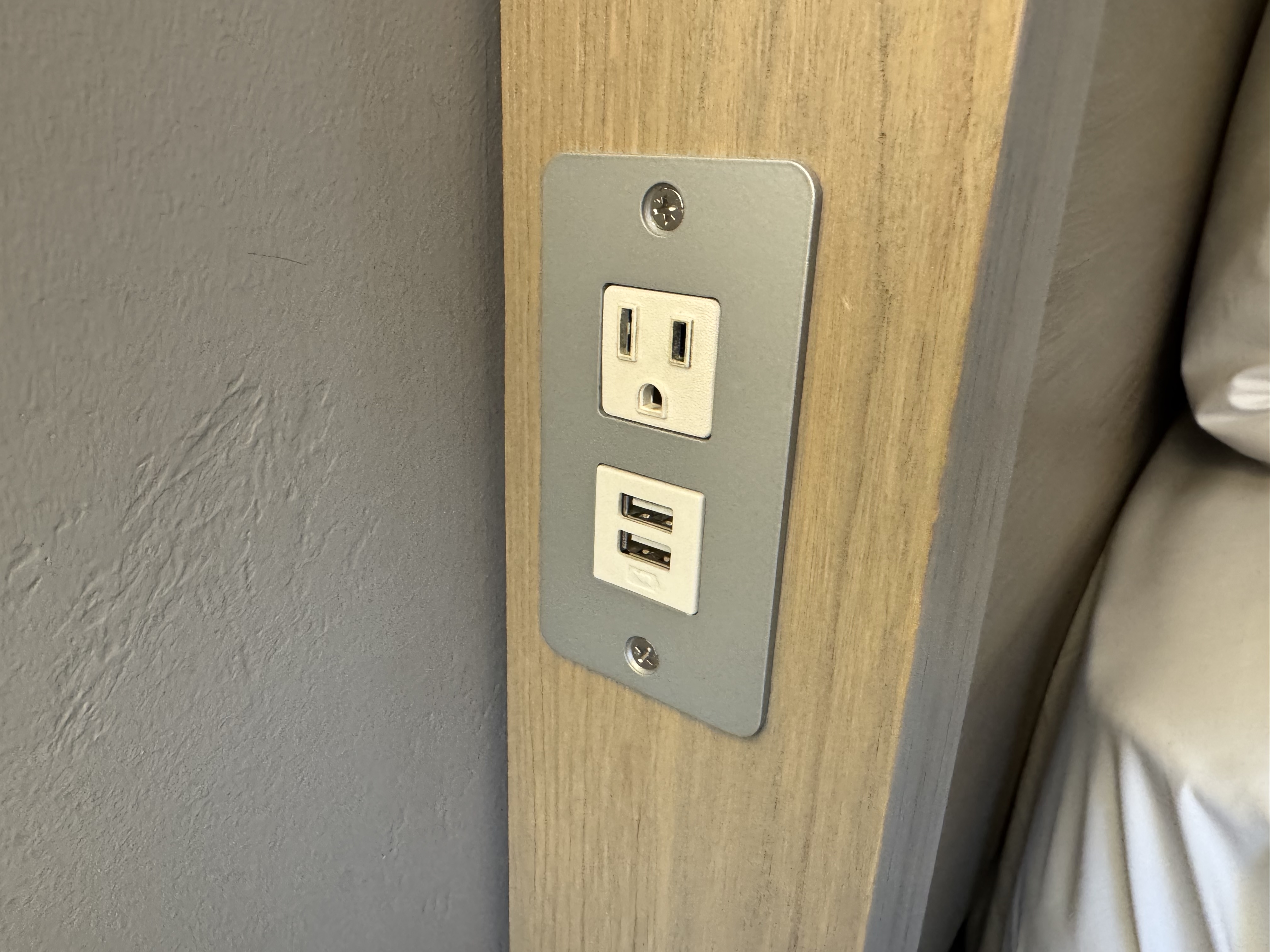 Hyatt Regency Sonoma Wine Country Sonoma Suite bedroom outlets on headboard