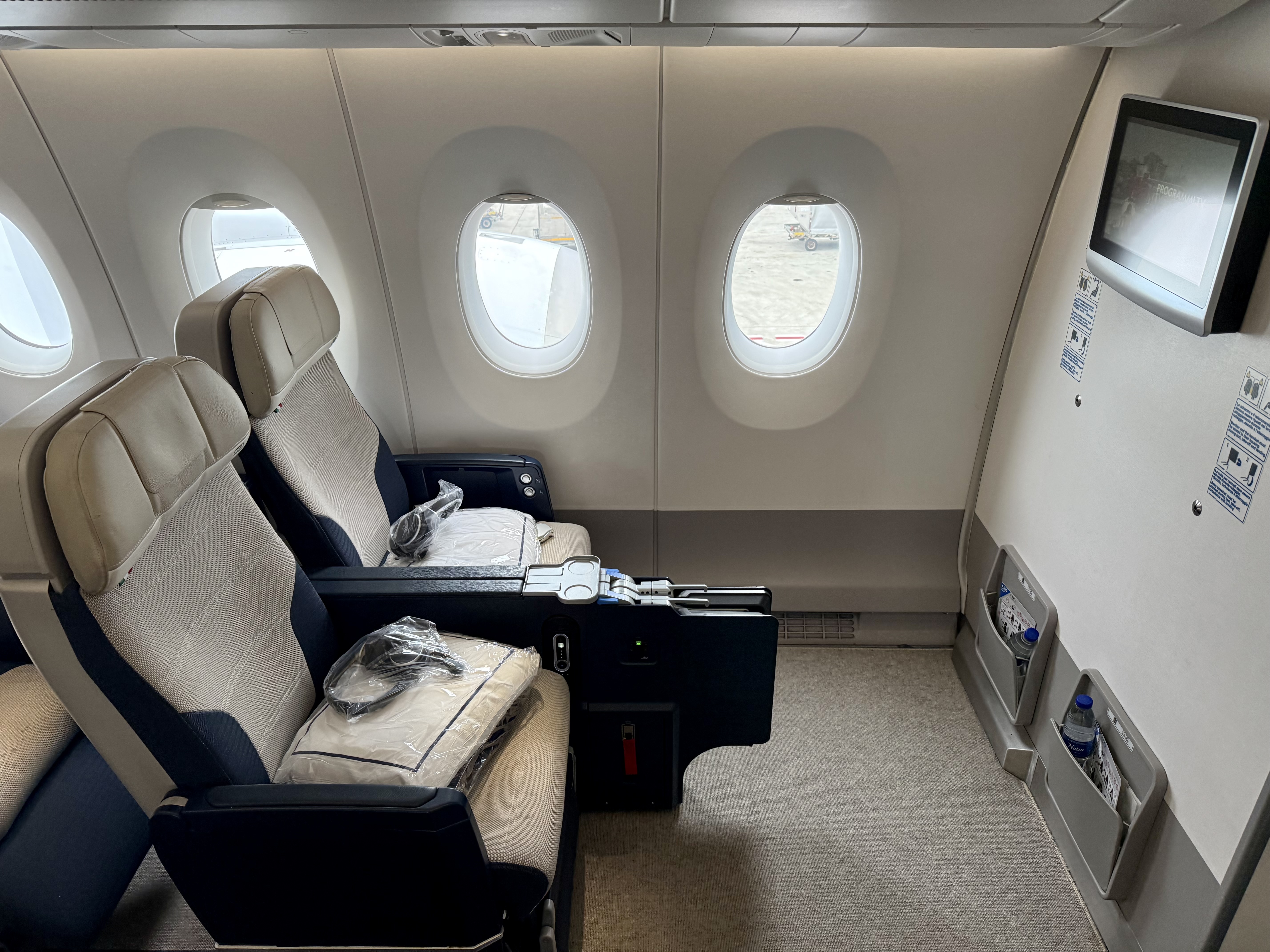 ITA Airways Airbus A350 premium economy bulkhead row ITA Airways Airbus A350 premium economy bulkhead row 1